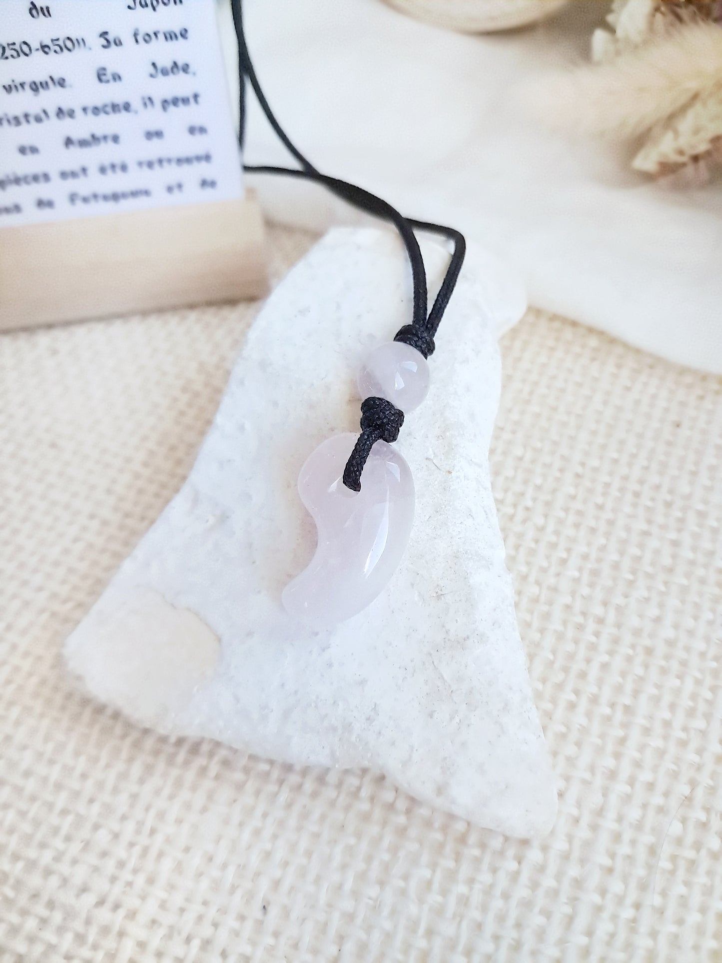 Collier en cordon Magatama Gogok en quartz rose