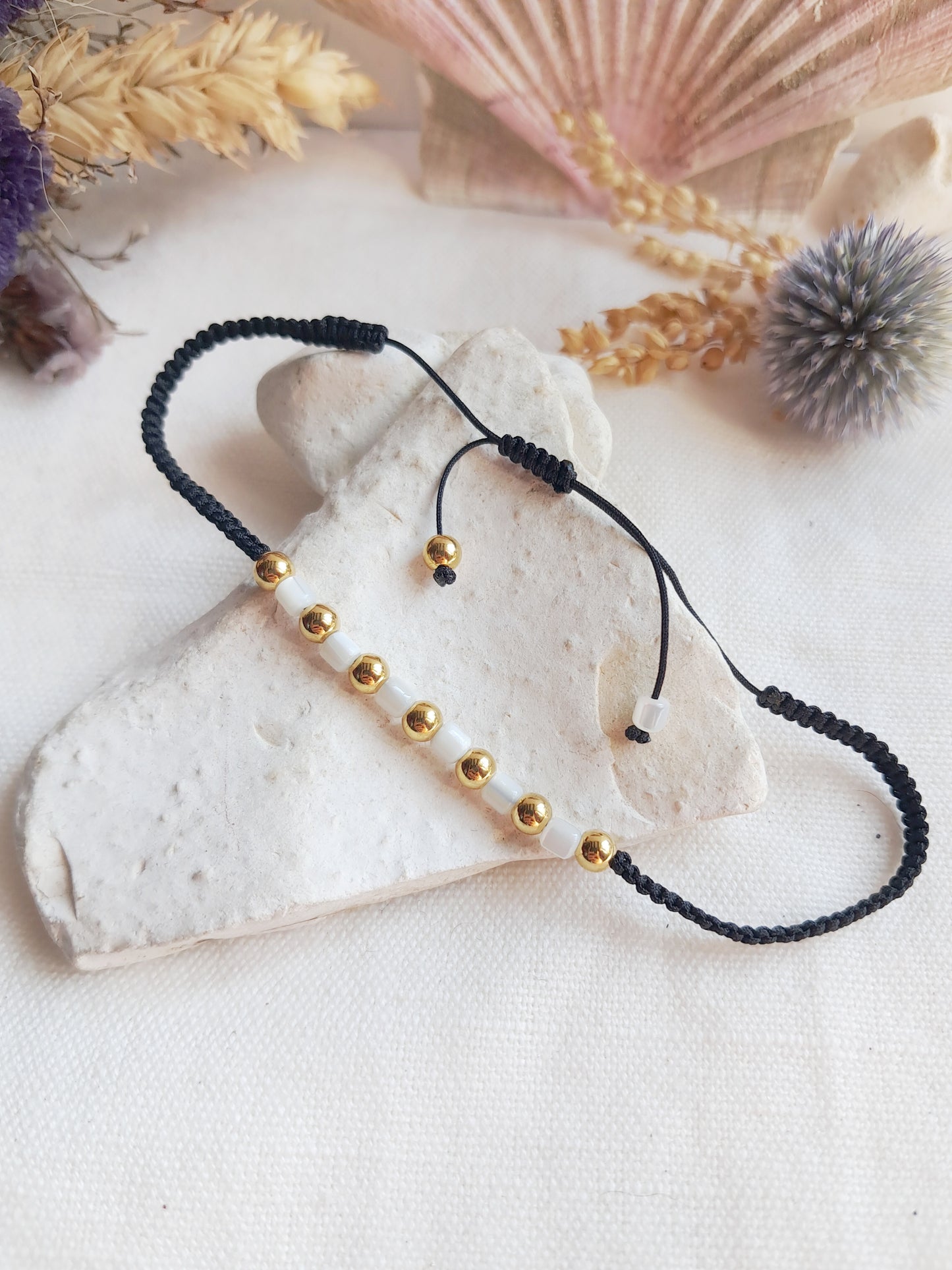 Bracelet shamballa perles en coquillage et acier inoxydable doré