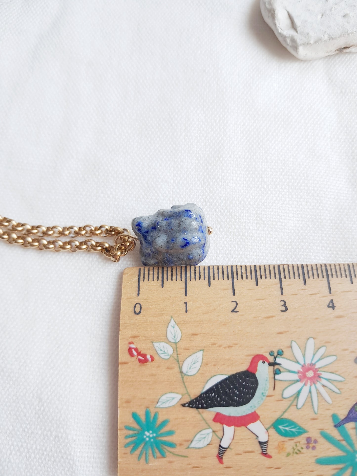 Collier renard à neuf queues en lapis-lazuli et acier inoxydable doré