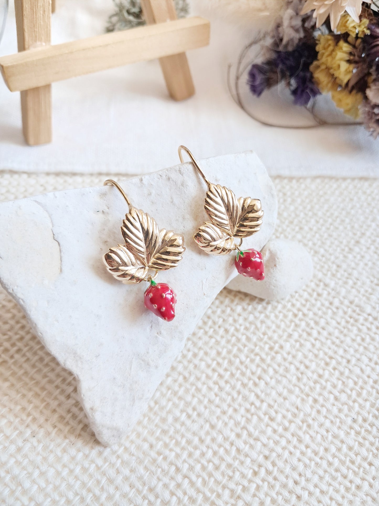 Boucles d'oreilles feuilles et fruits fraises 