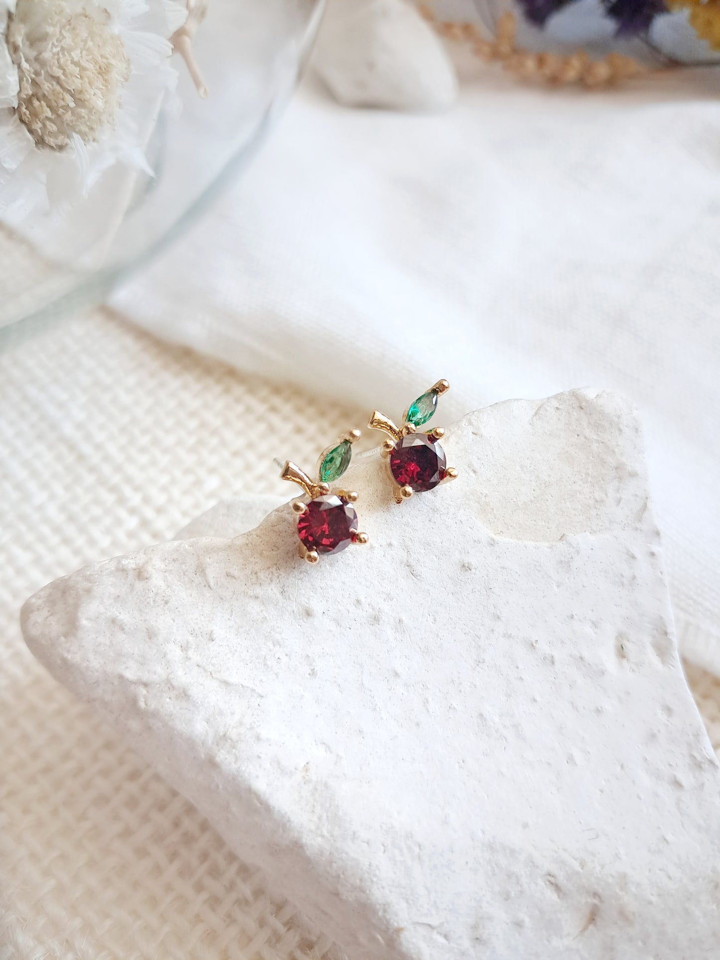 Boucles d'oreilles clous cerises hypoallergéniques