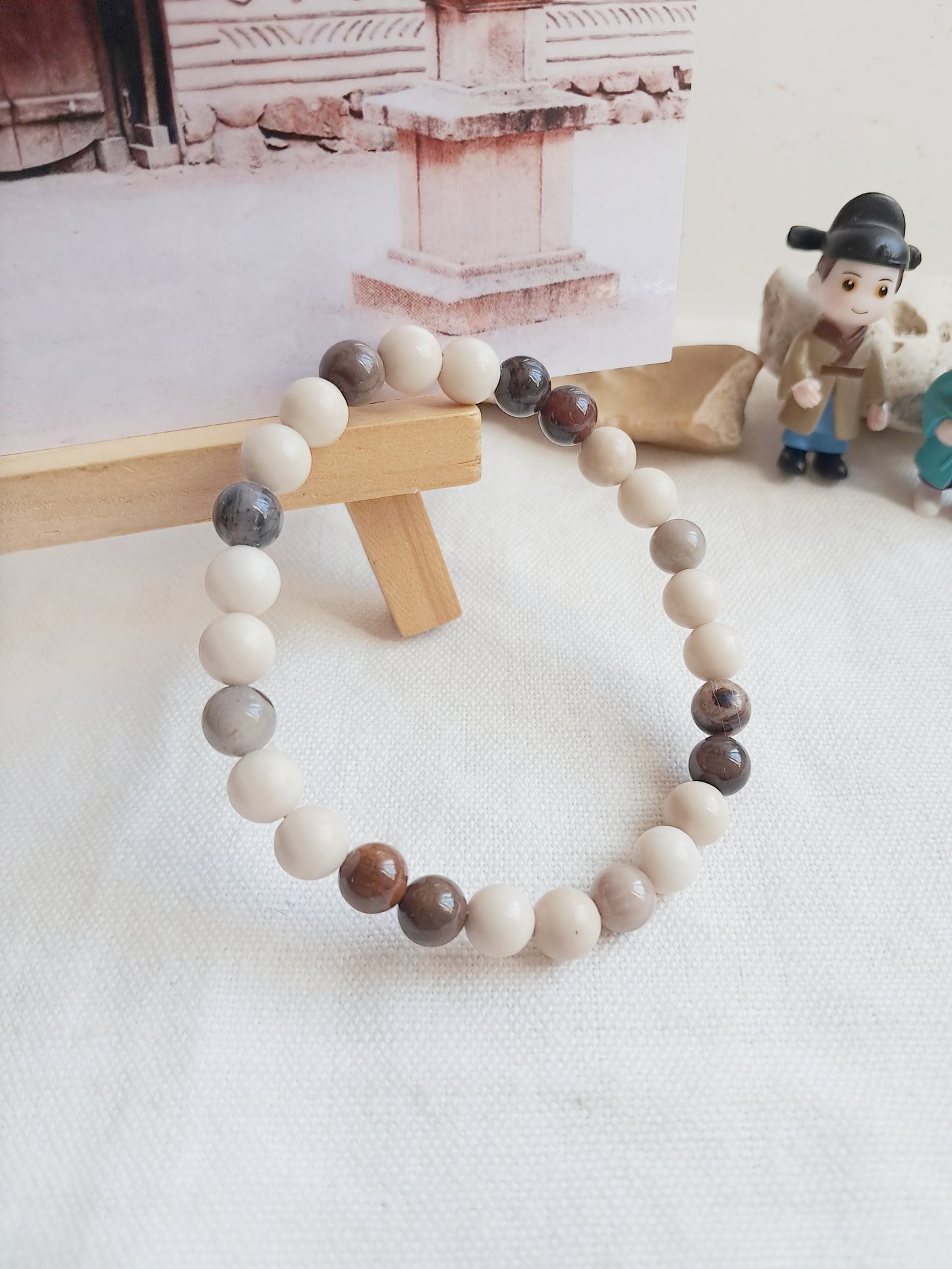 Gryffindor bracelet with its charm