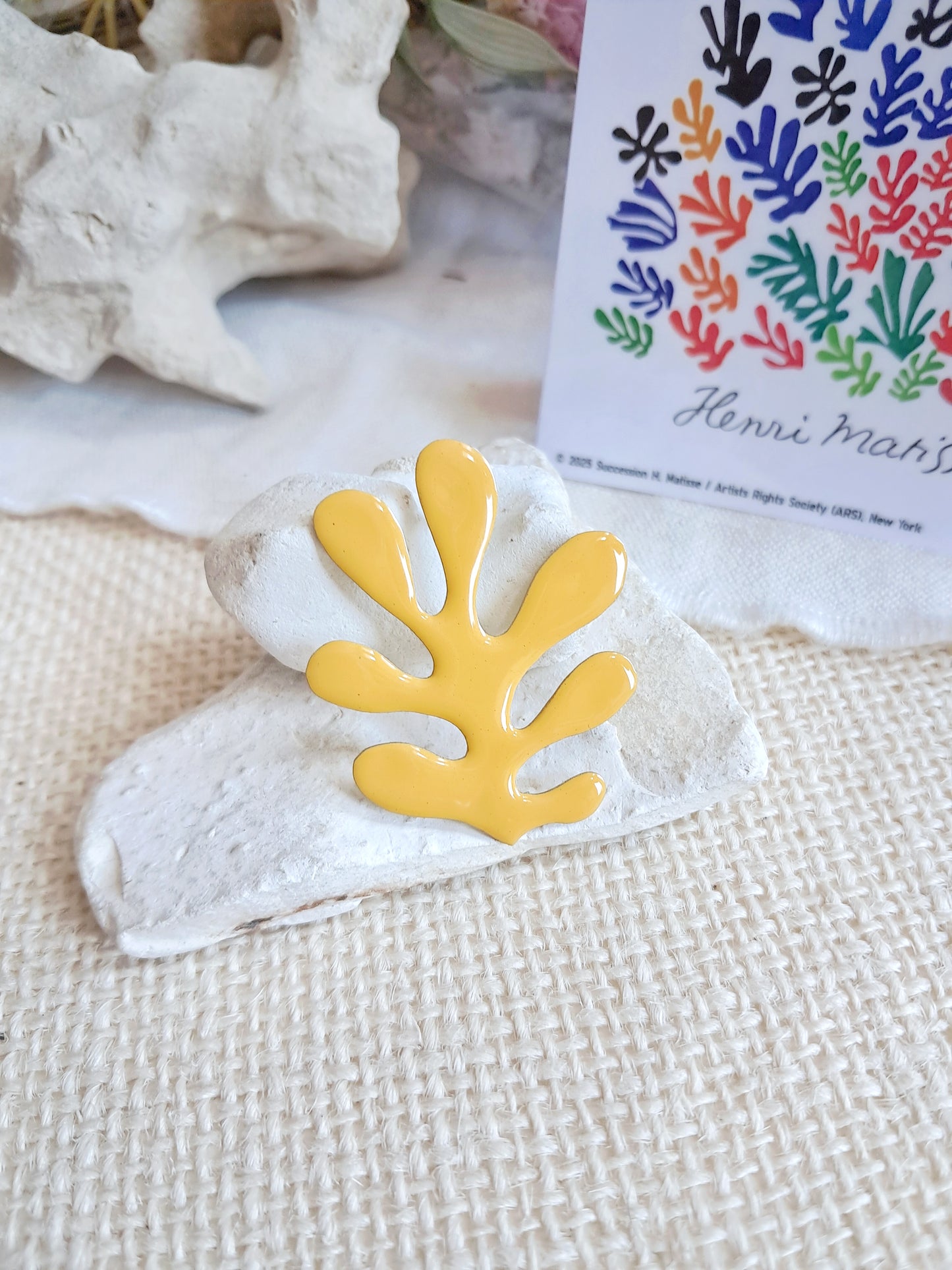 Pin's algue jaune inspirée de Matisse