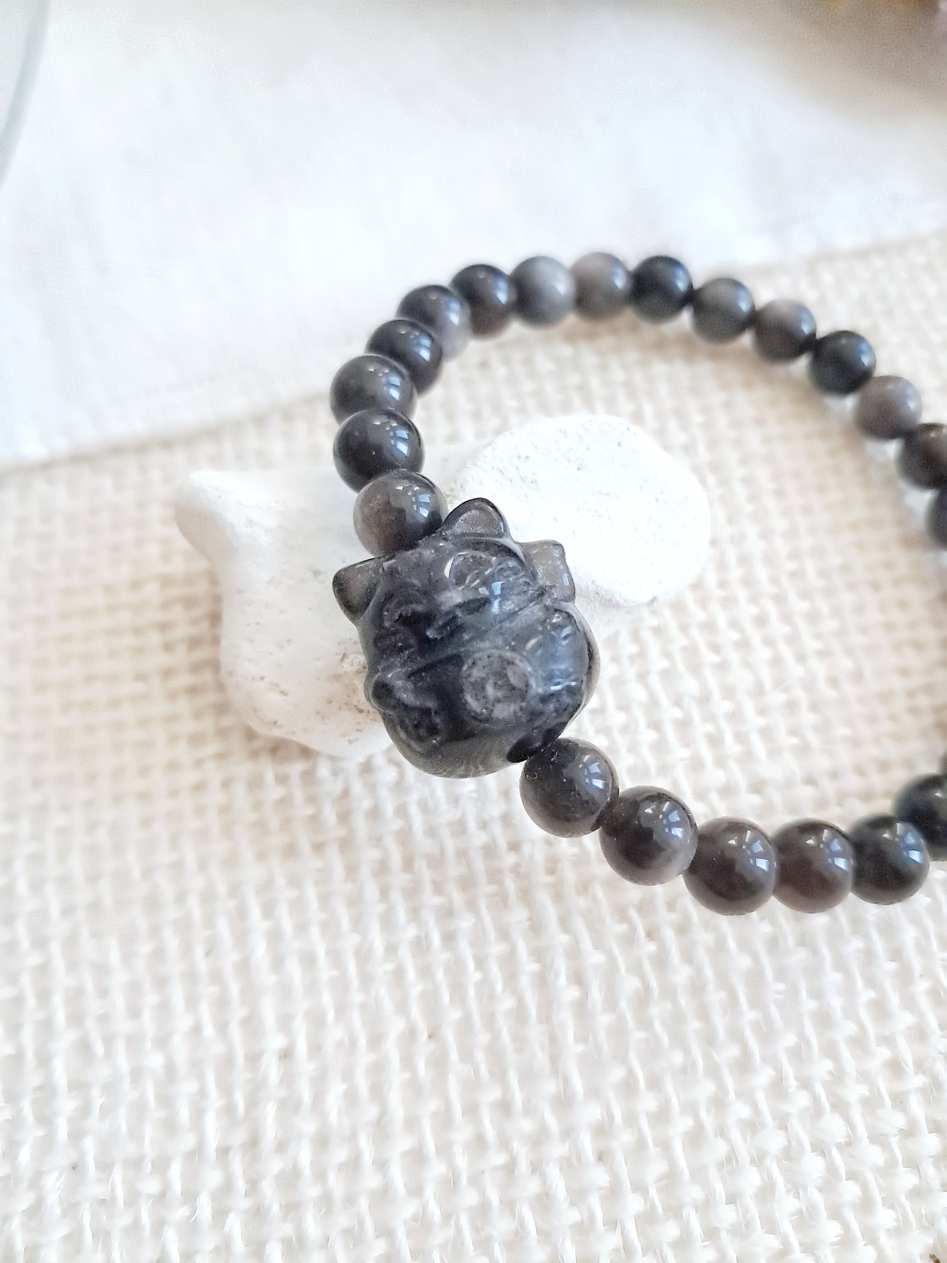 Bracelet chat de la chance en obsidienne argentée