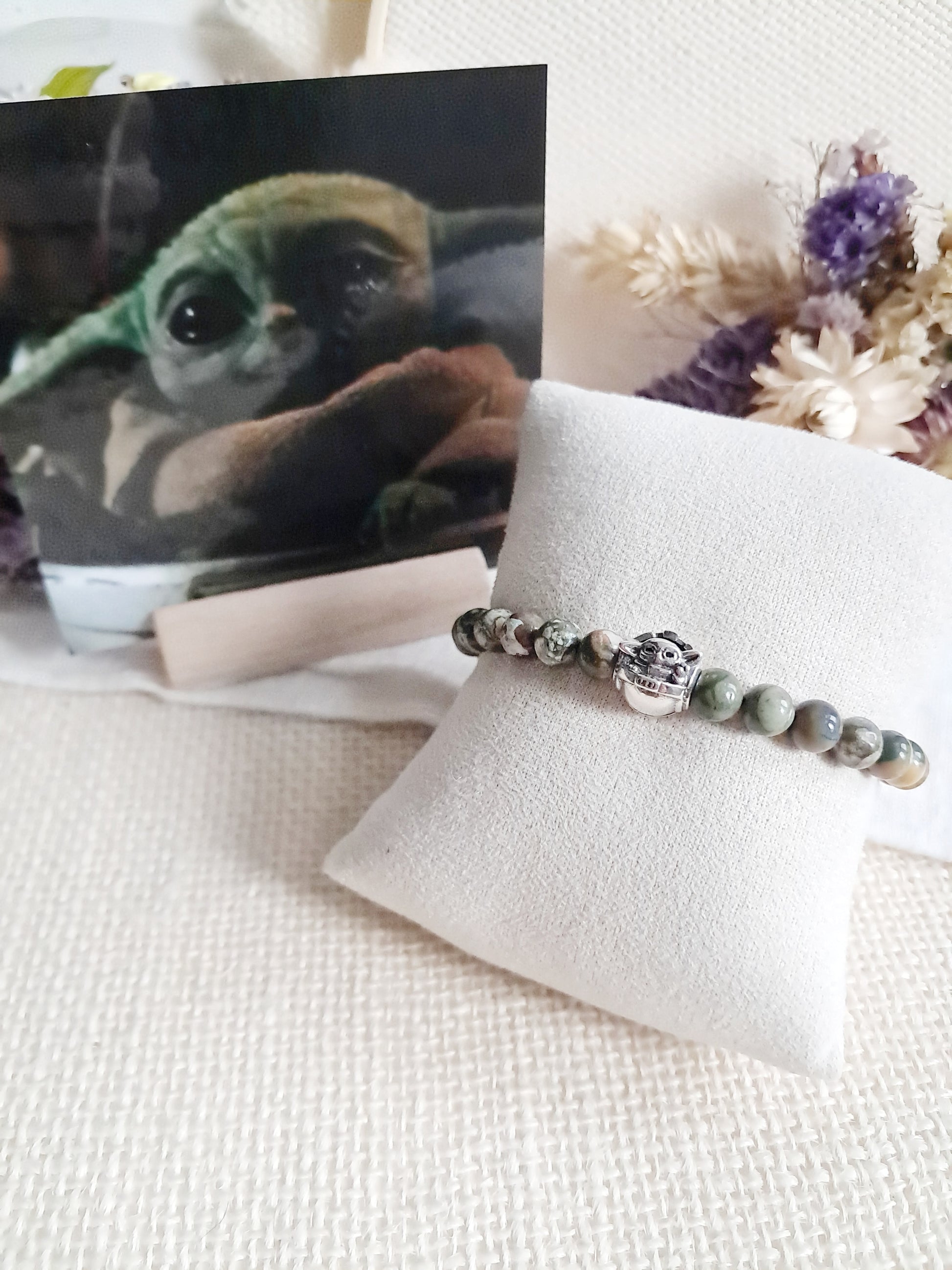 Bracelet Grogu Mandalorian Star Wars avec sa breloque en argent 925