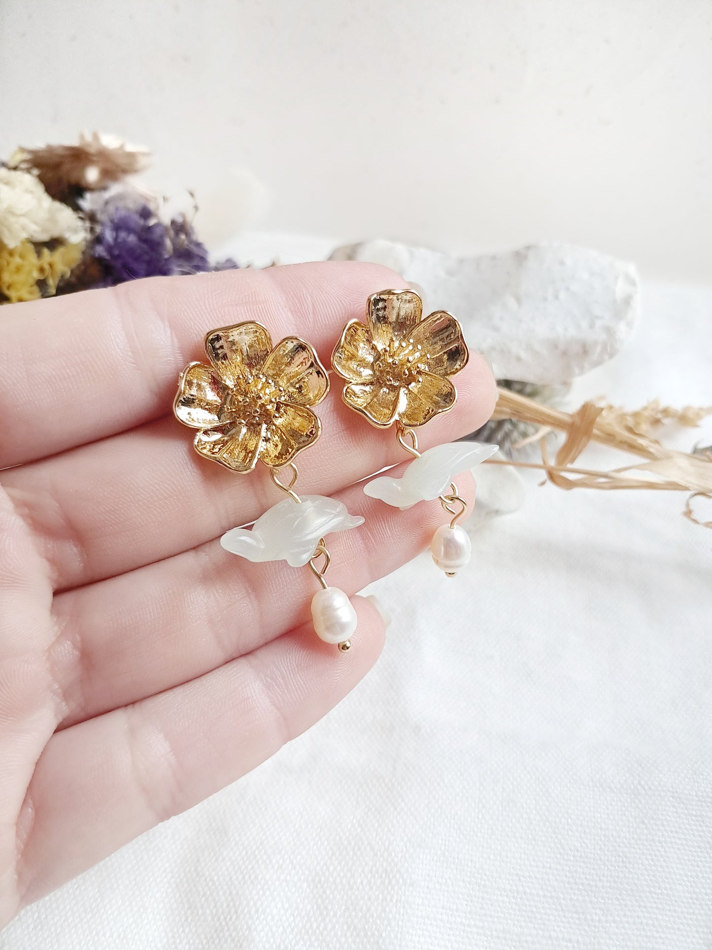 Boucles d'oreilles fleurs de camélia et tortue en jade