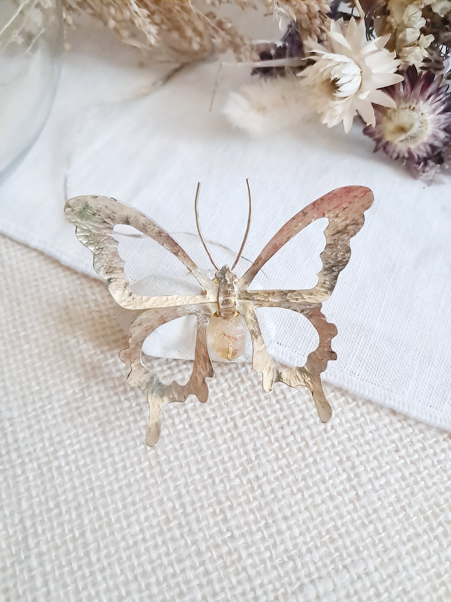 Pin's papillon en laiton et citrine