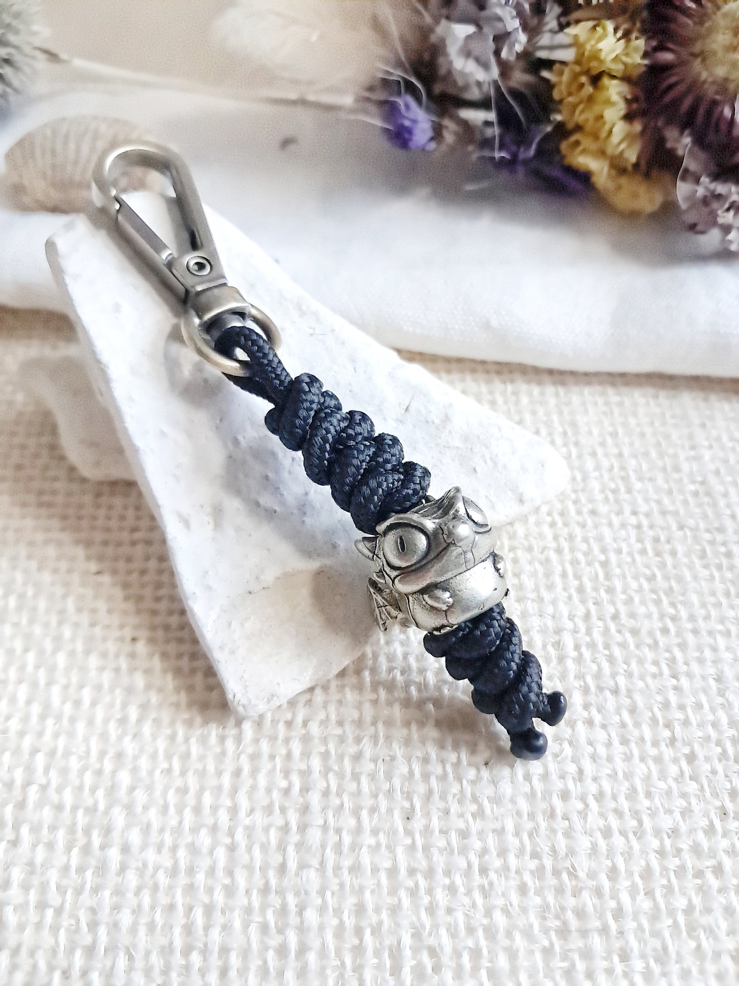 Porte-clés bébé dragon en laiton