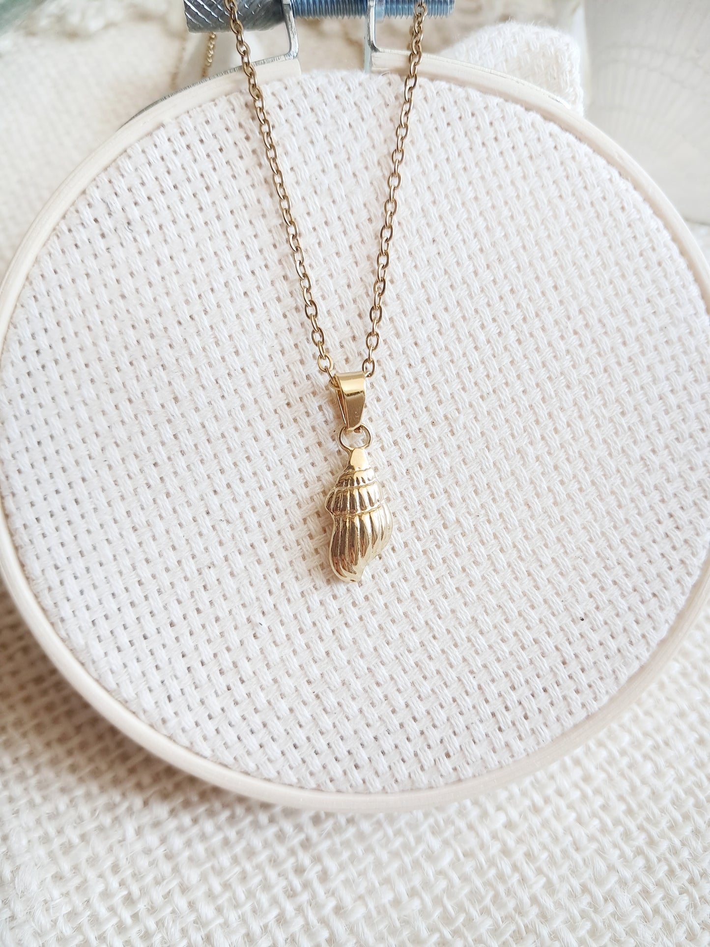 Collier pendentif coquillage en acier inoxydable doré