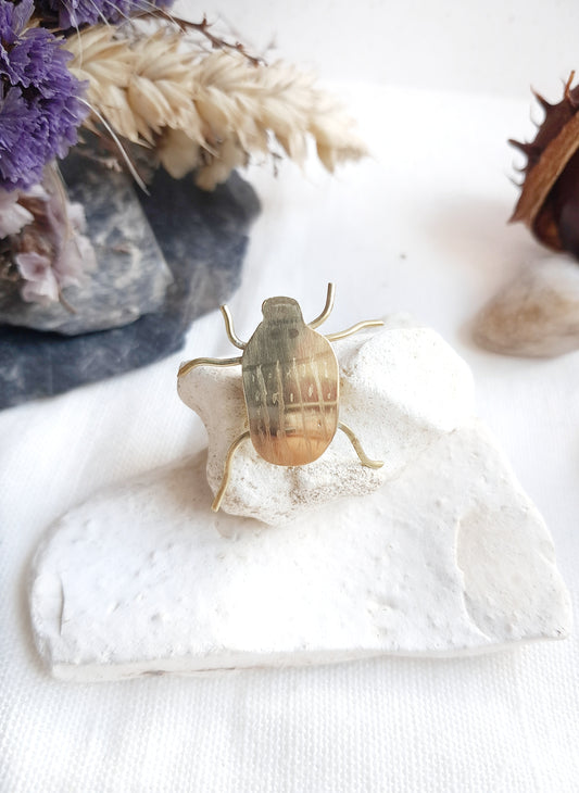 Pin's scarabée en laiton