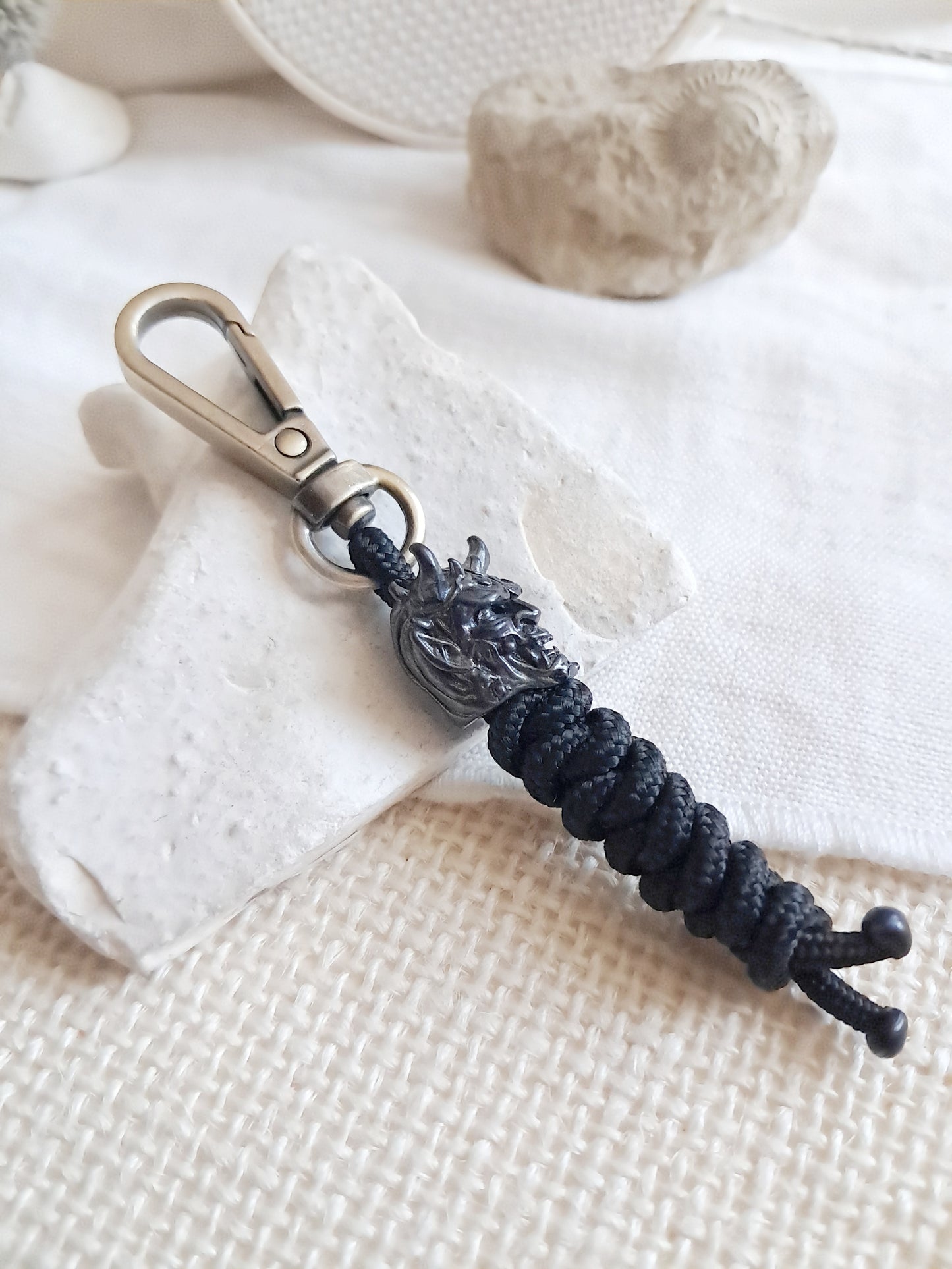 Porte-clés démon japonais en laiton