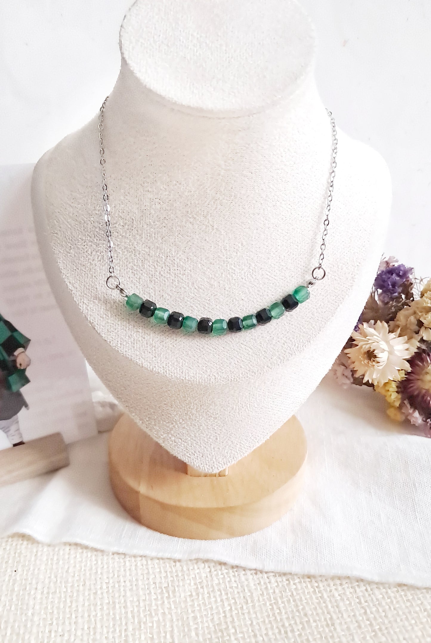 Collier Tanjiro en acier inoxydable et pierres naturelles