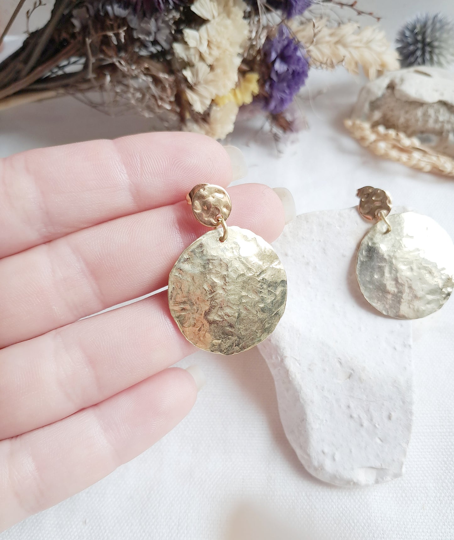 Boucles d'oreilles tendances disques texturés