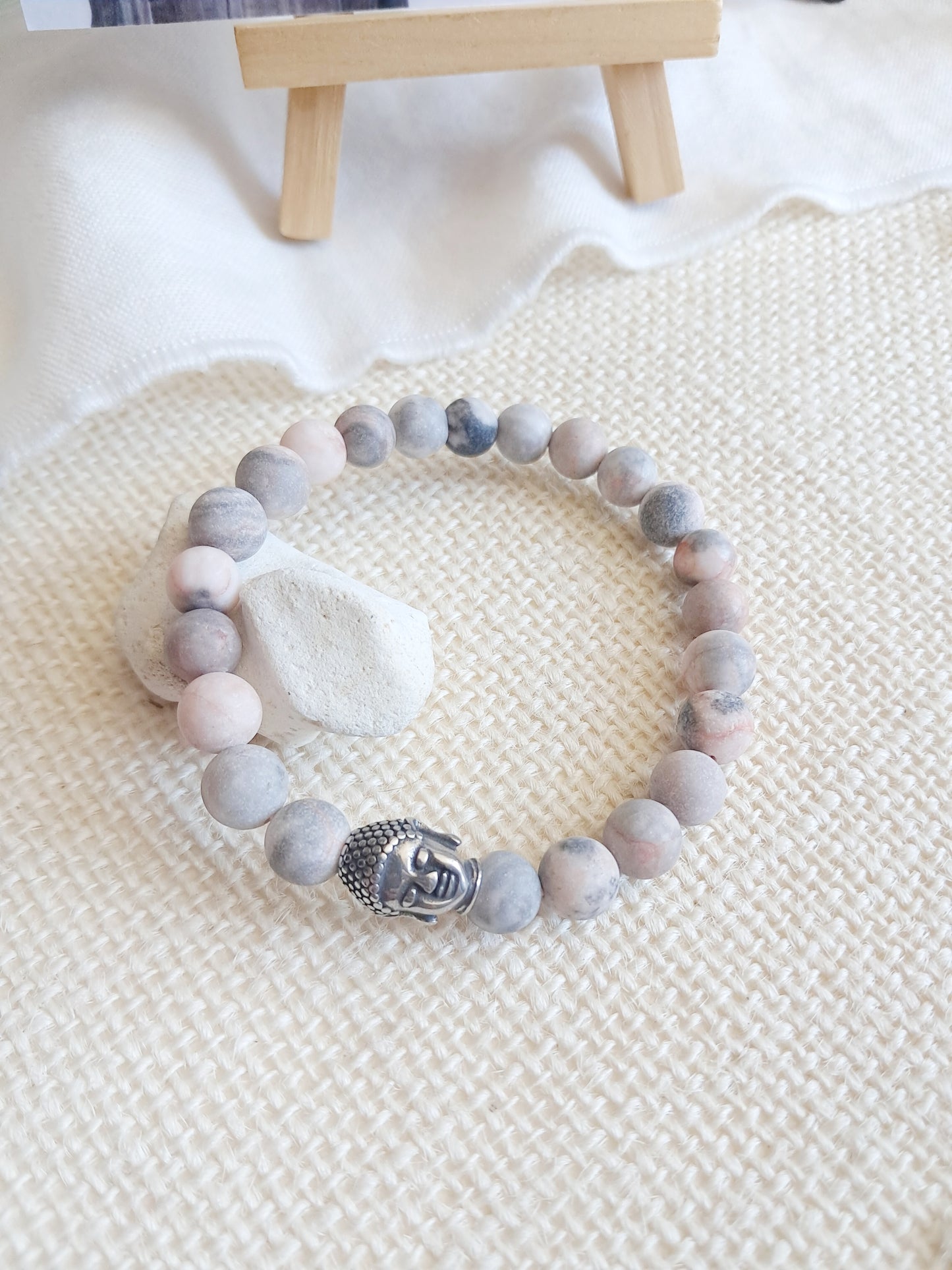 Bracelet inspiré du Bouddha Ushiku Daibutsu en Zebra Jasper