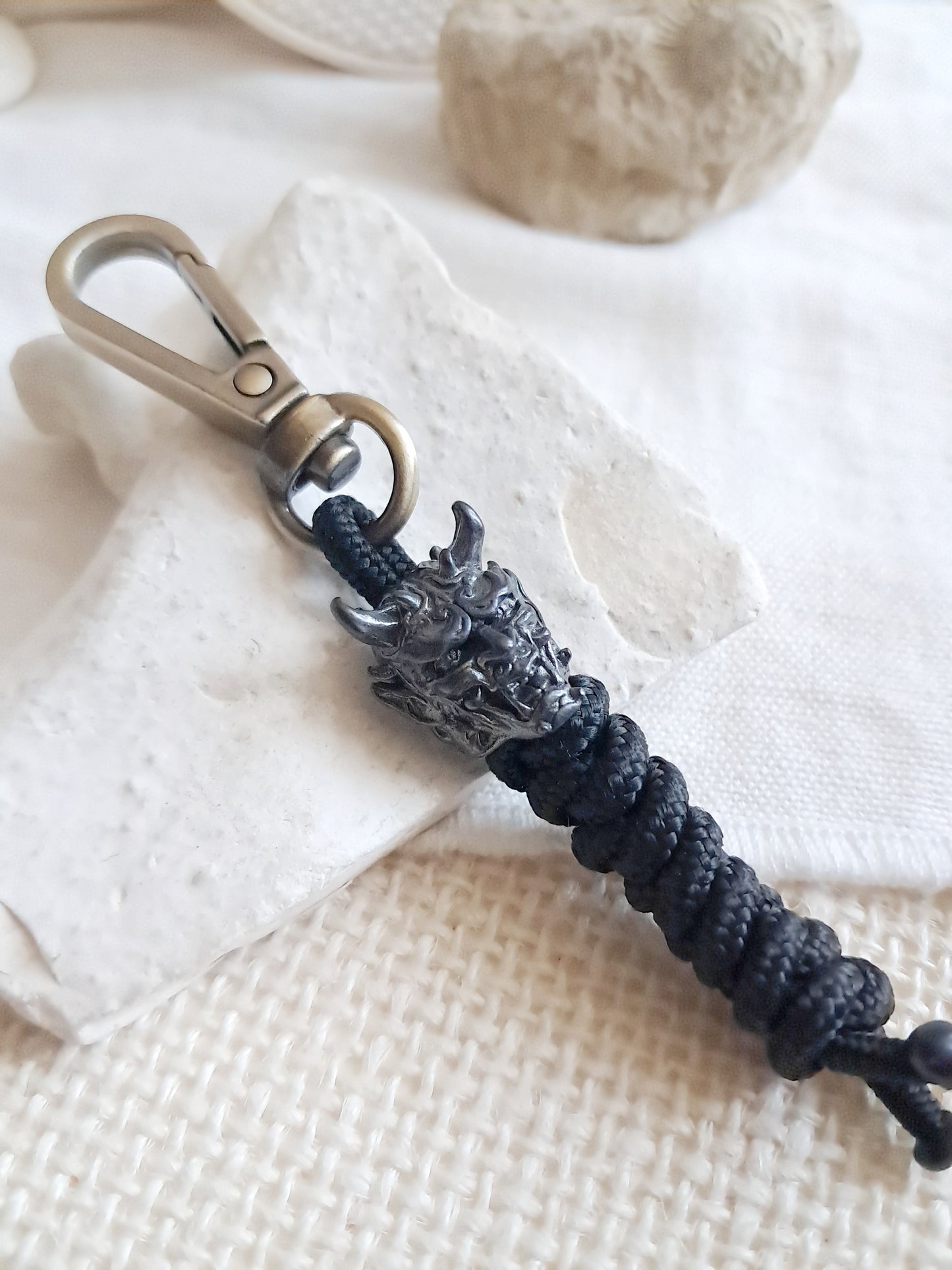 Porte-clés démon japonais en laiton