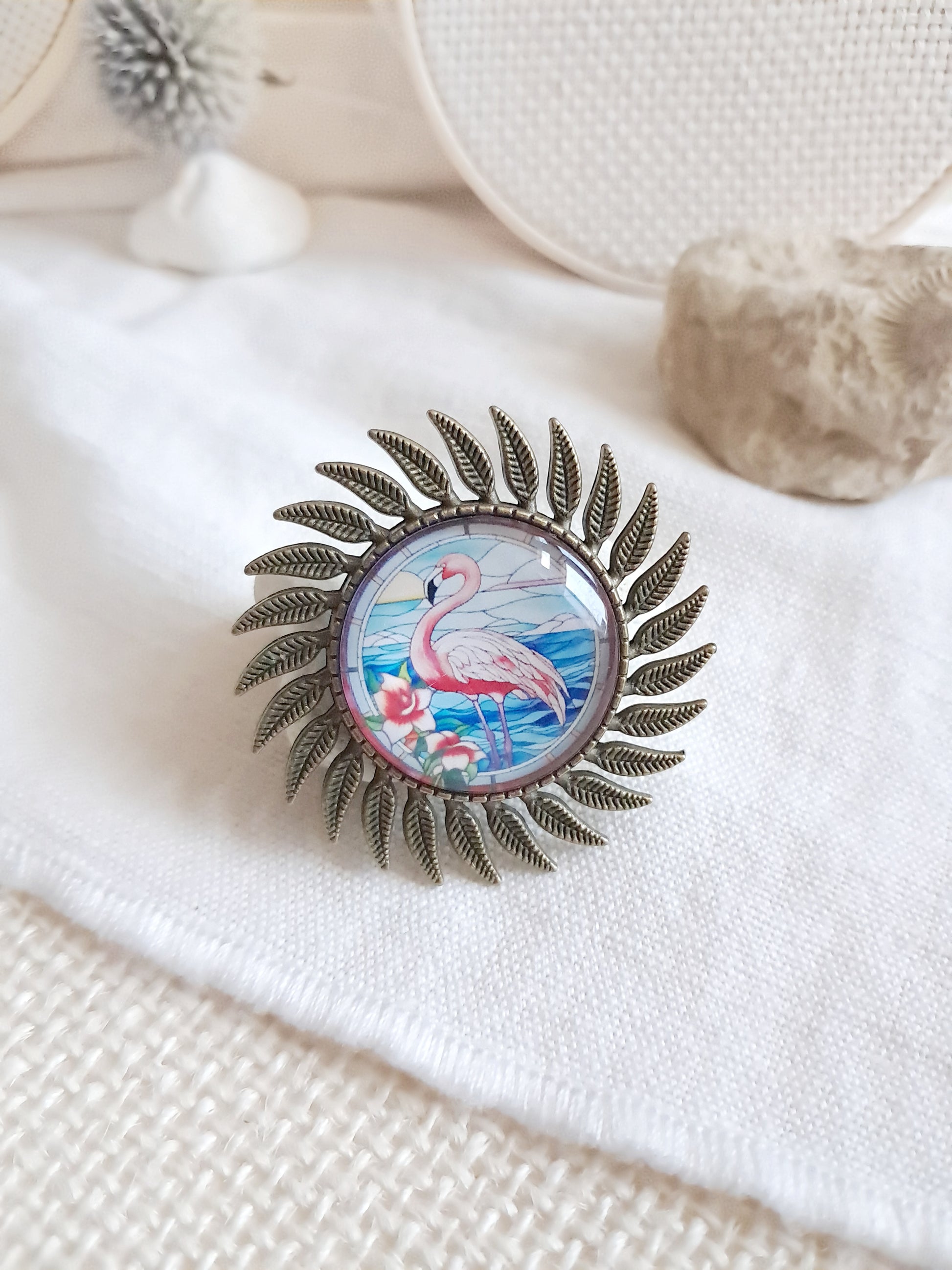 Broche cabochon flamant rose 