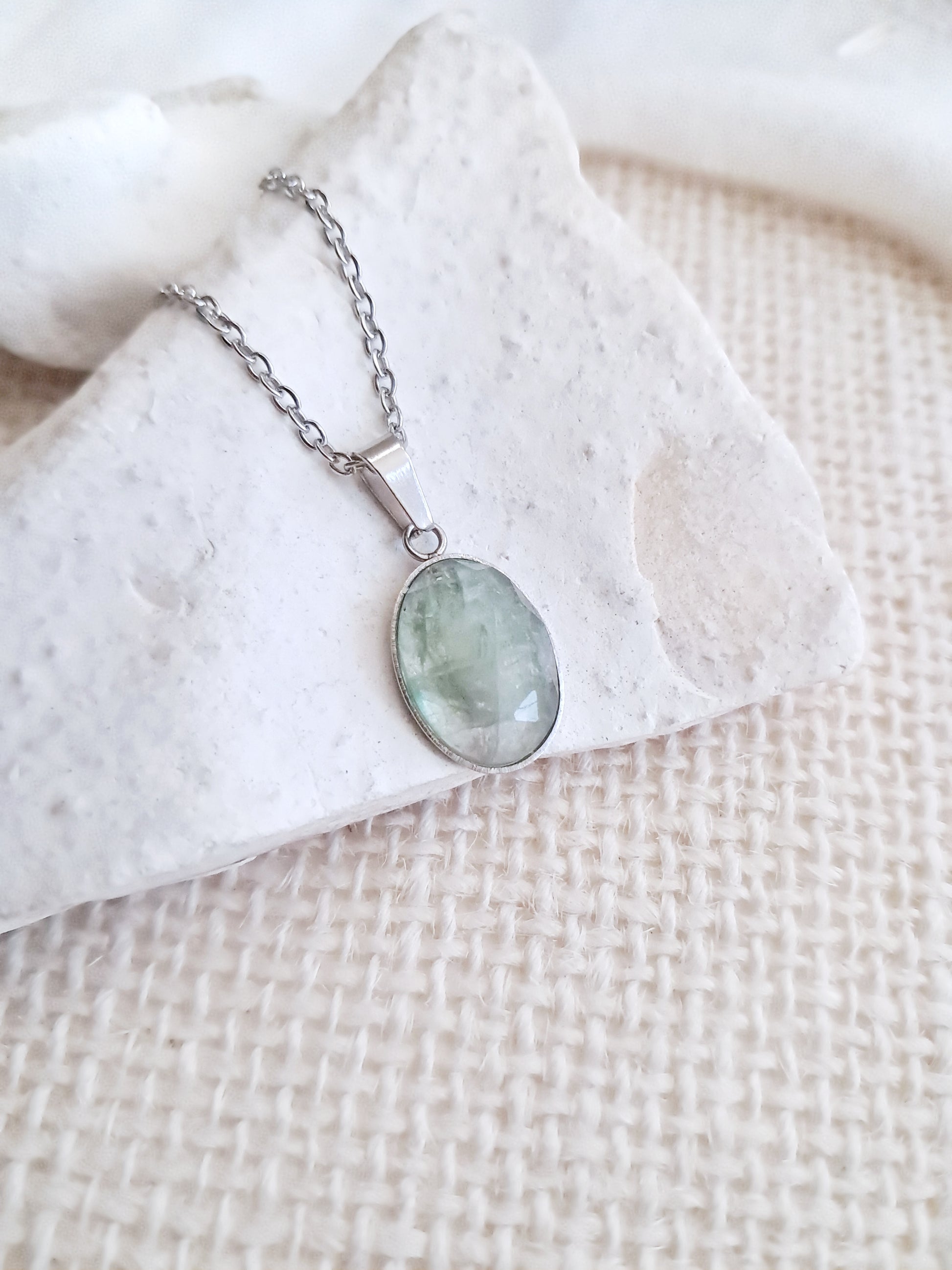 Collier en fluorite verte et acier inoxydable
