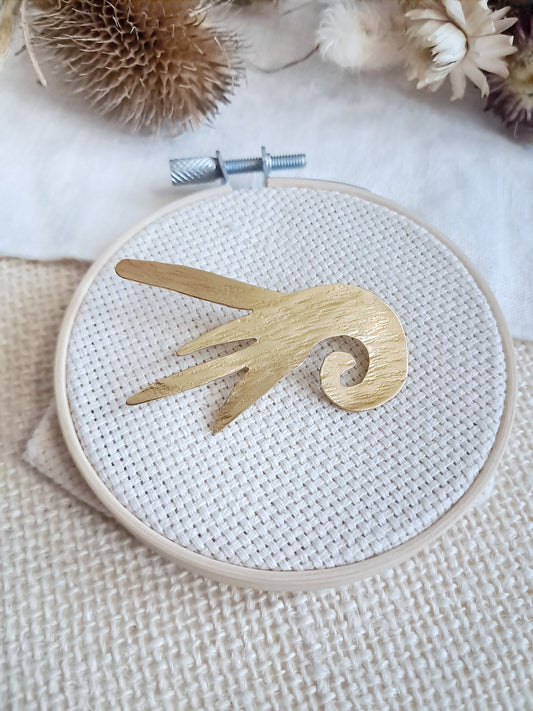 Broche animal marin style nautilus en laiton inspiré de Matisse