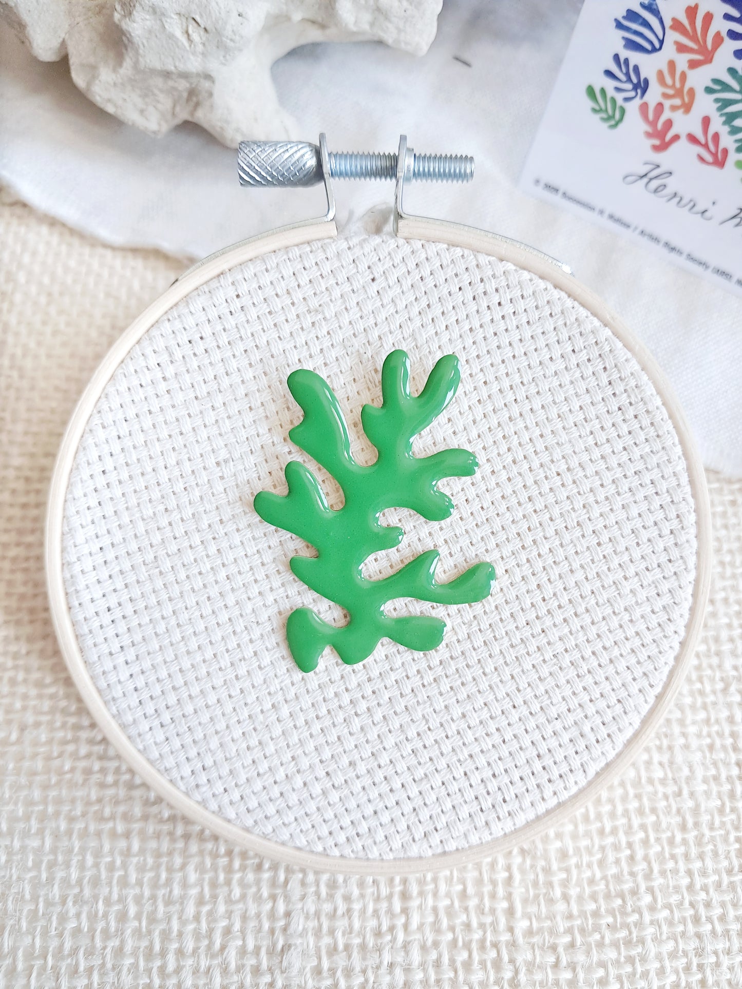 Pin's algue corail vert inspiré de Matisse