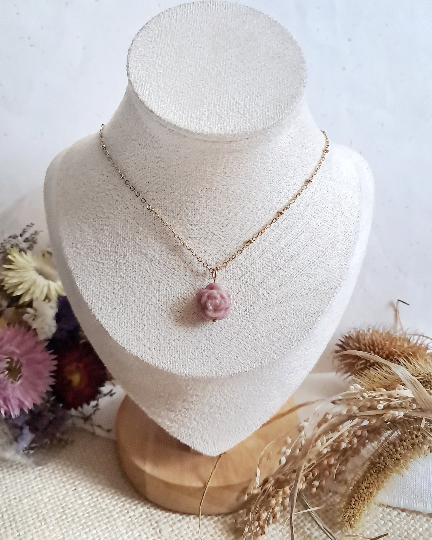 Collier rose en rhodonite et acier inoxydable doré