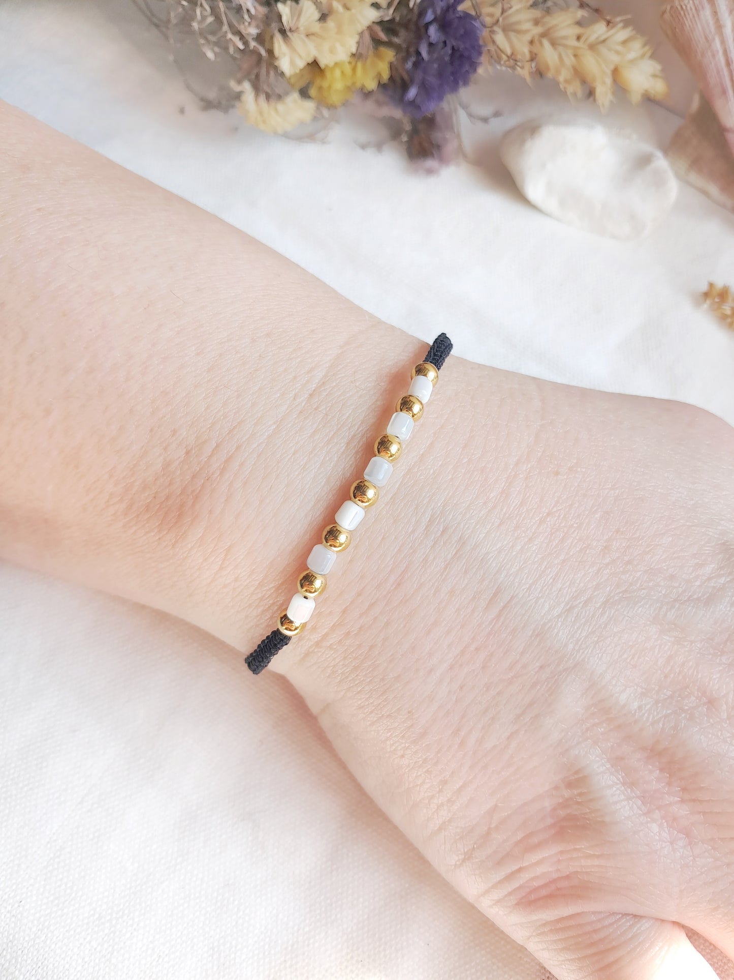 Bracelet shamballa perles en coquillage et acier inoxydable doré