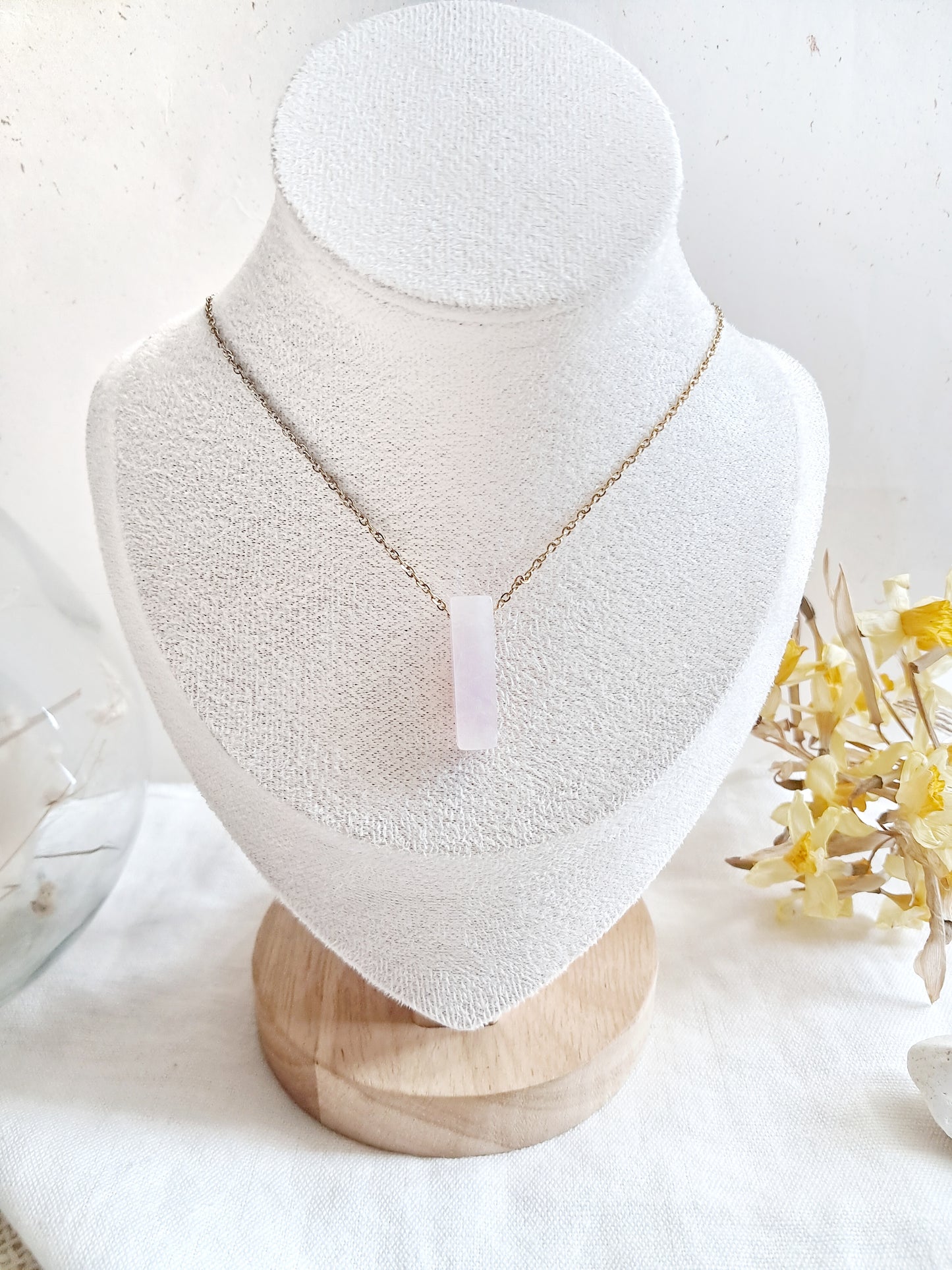 Collier rectangle en quartz rose et acier inoxydable doré