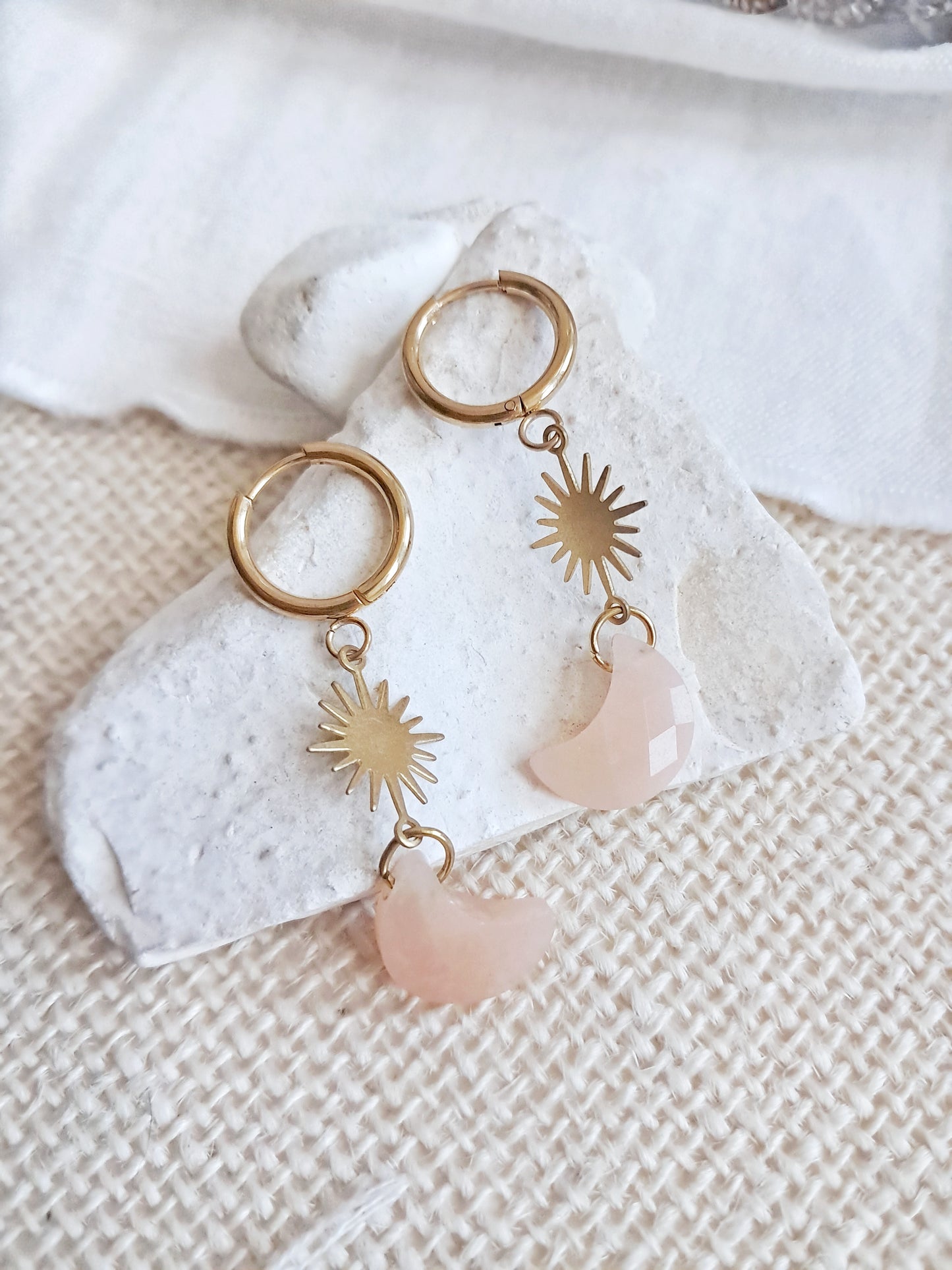 Boucles d'oreilles créoles soleil et lune en aventurine 