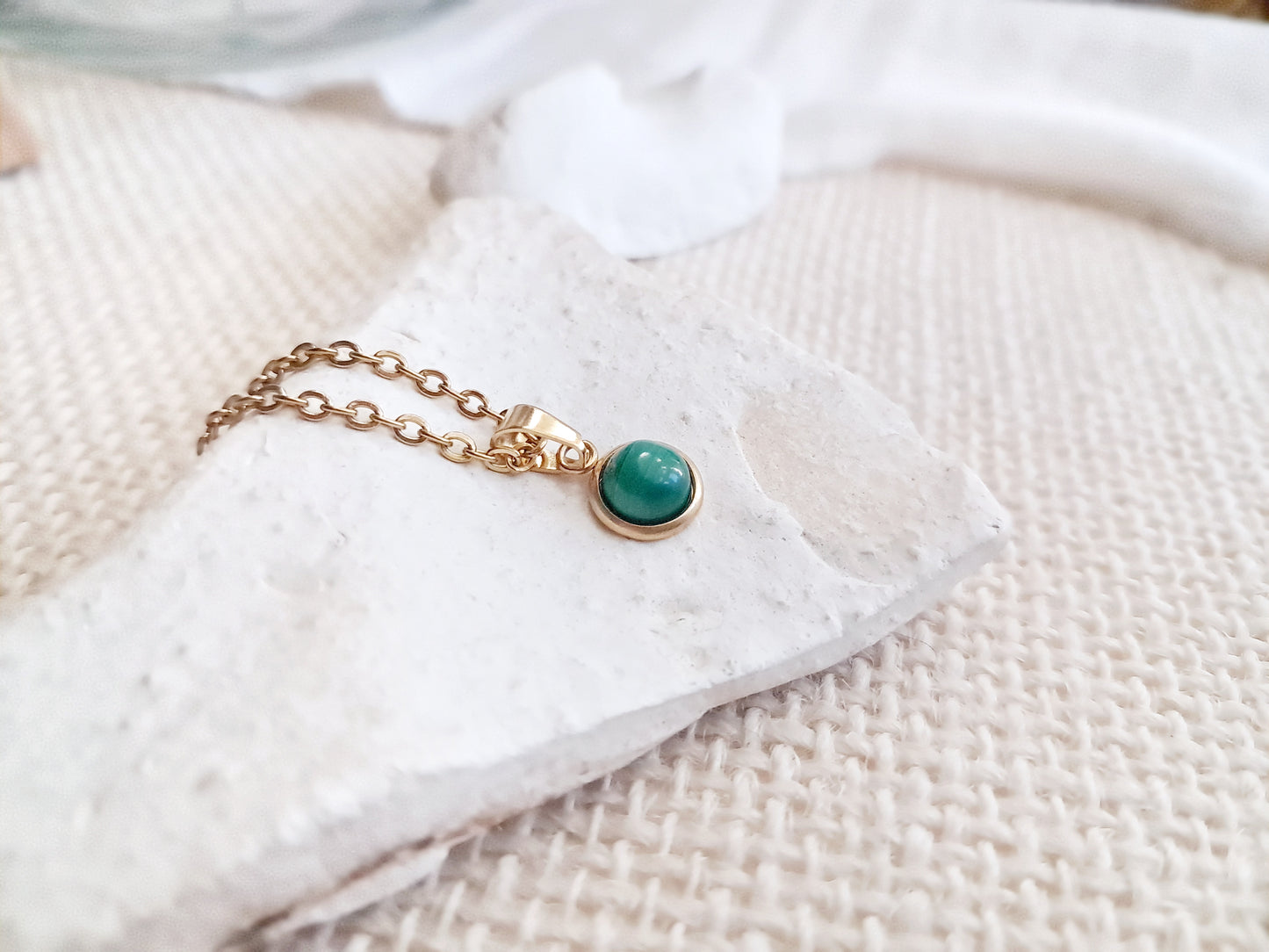 Collier en malachite et acier inoxydable doré