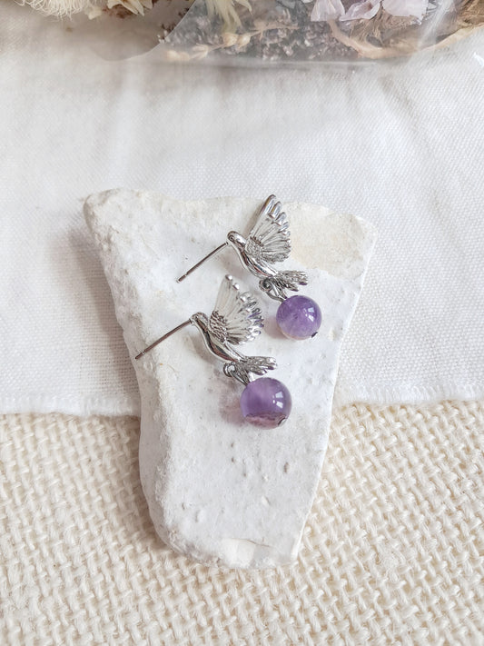 Boucles d'oreilles colibris et perles en améthyste en laiton argenté
