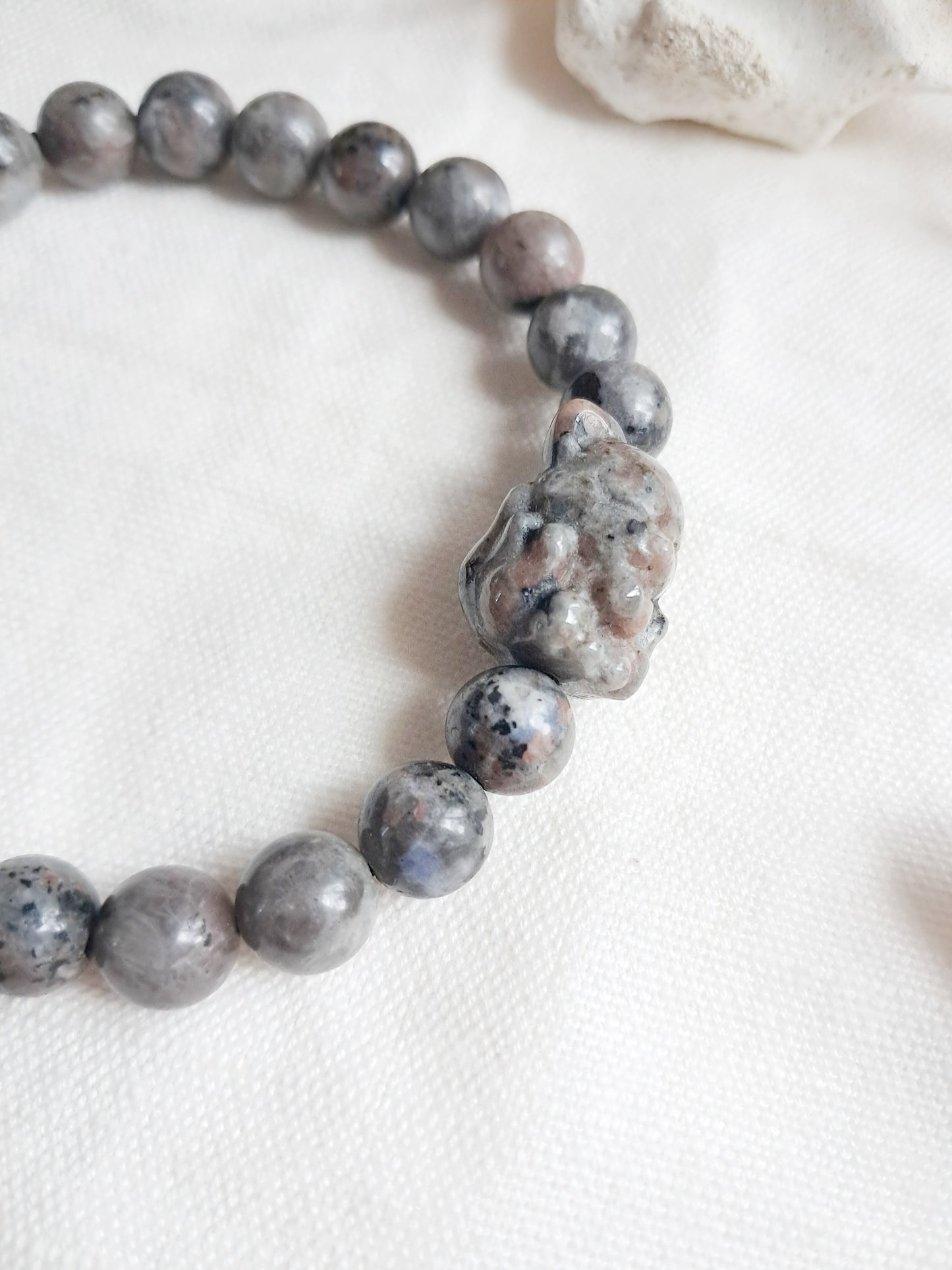 Bracelet renard à neuf queues en yooperlite