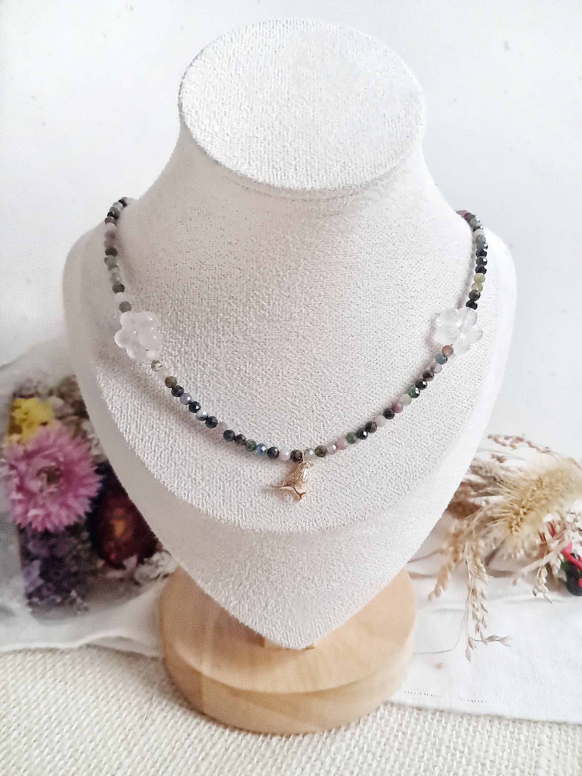 Collier fleurs de cerisier (벚꽃) en tourmaline, quartz rose et laiton 24k
