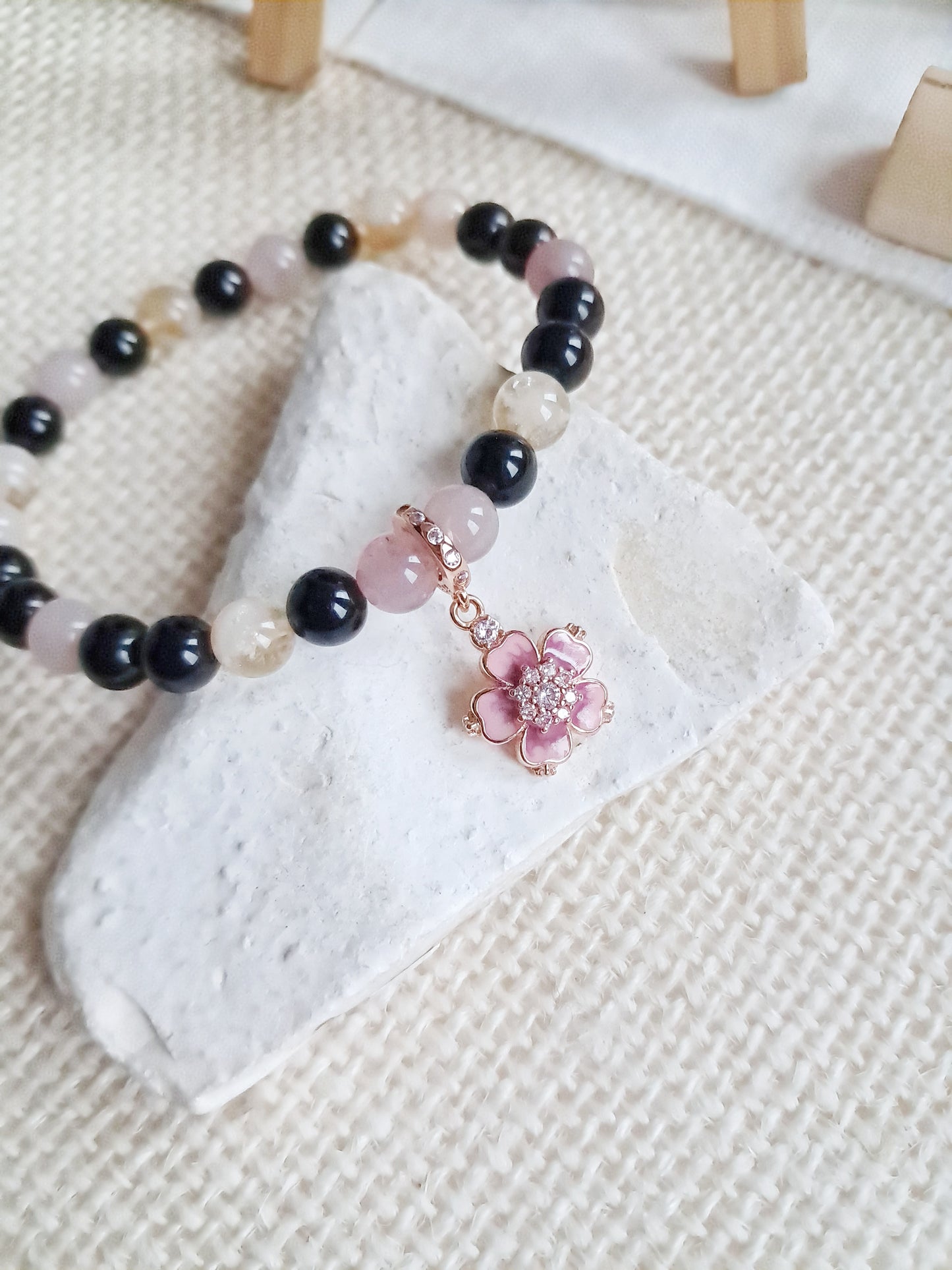 Bracelet N Seoul Tower (엔 서울타워) avec sa breloque fleur de cerisier en argent 925