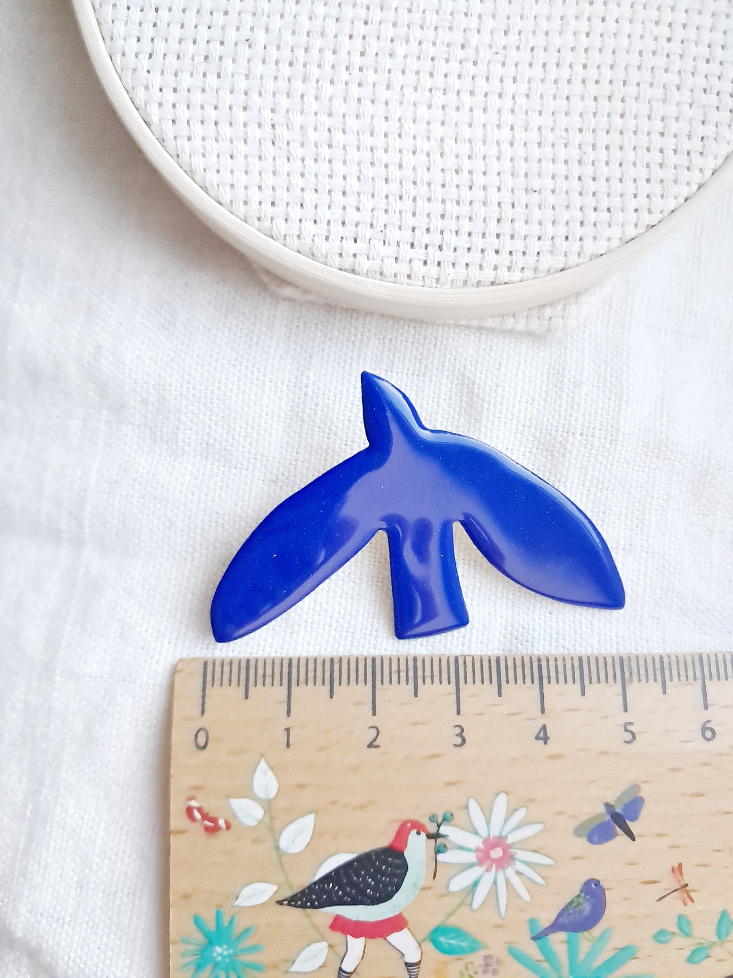Pin's oiseau bleu de Matisse en laiton et émail