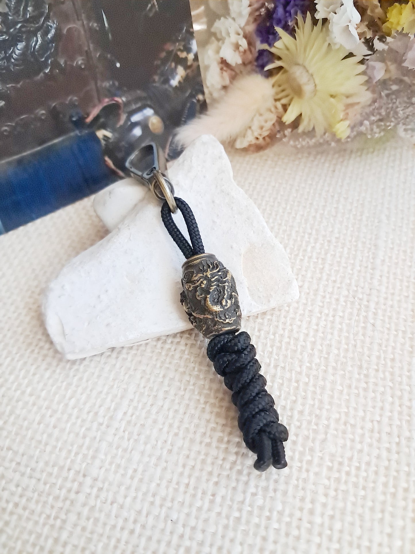 Porte-clés inspiré d'une cuirasse de Samouraï décorée d'un dragon