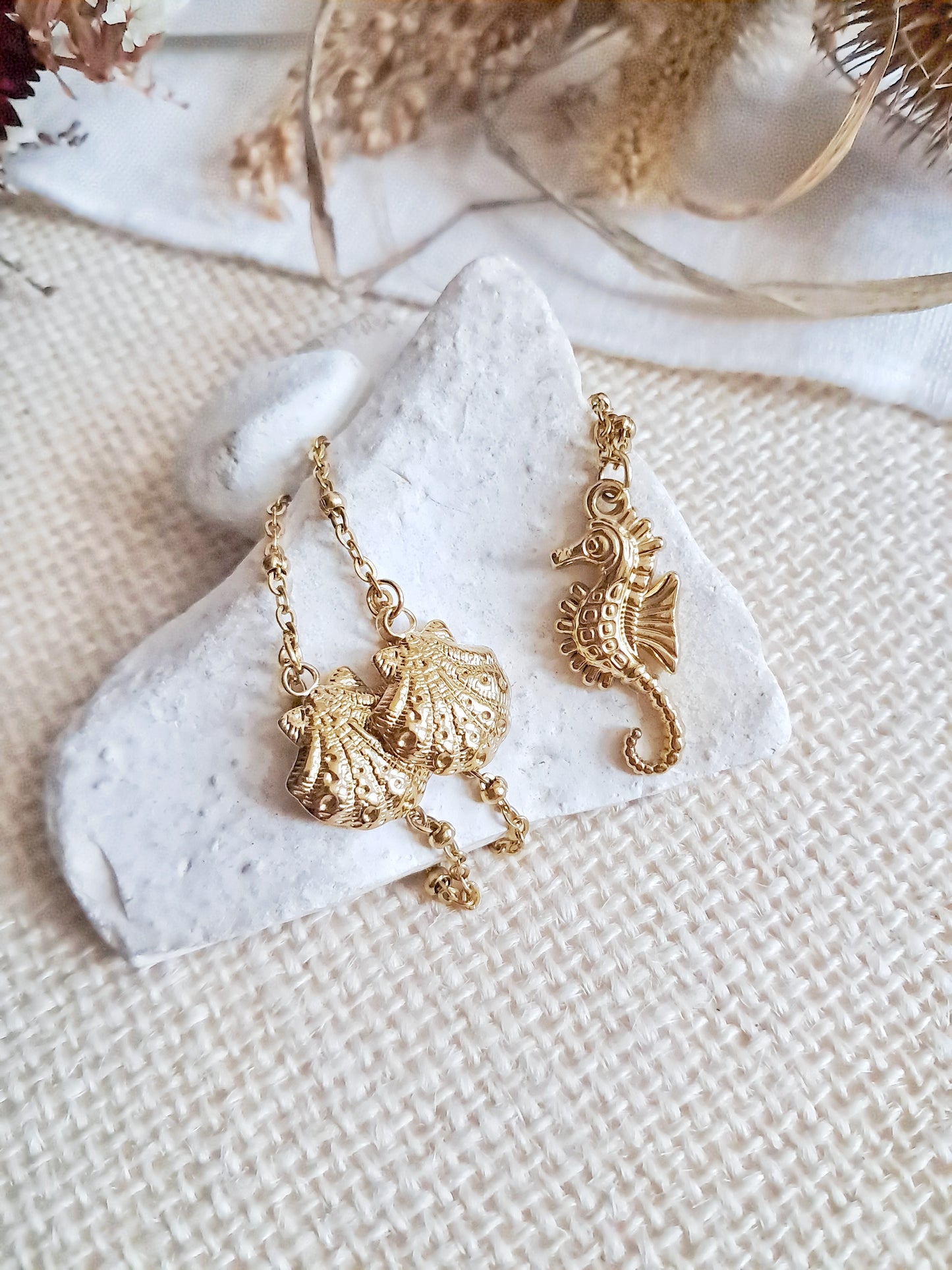 Collier hippocampe, coquilles saint jacques et perles d'eau douce