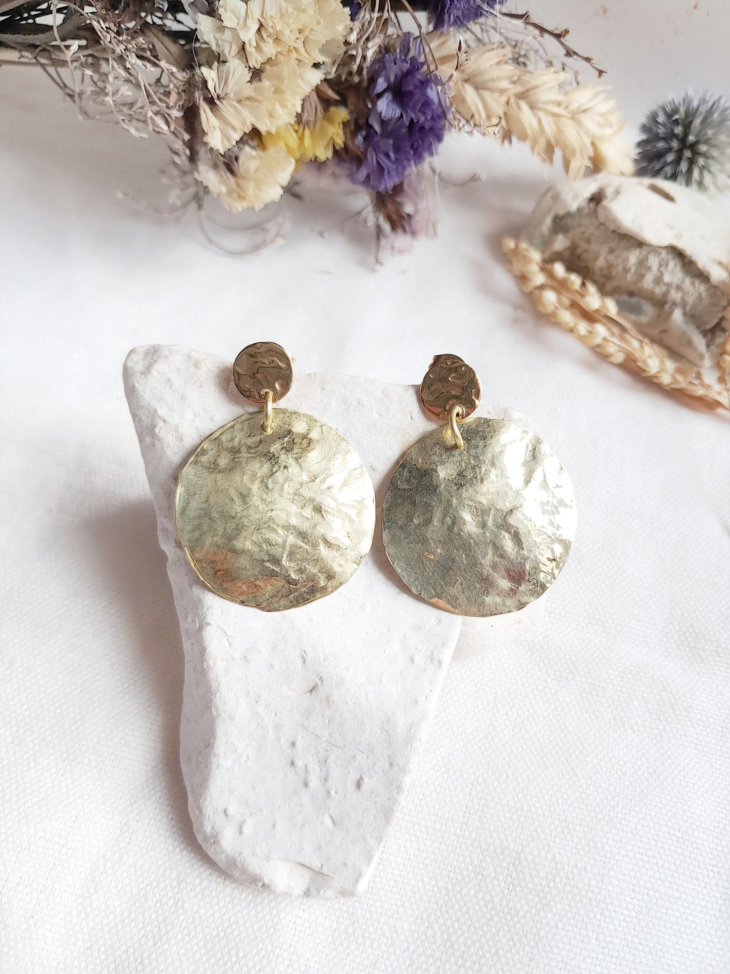 Boucles d'oreilles tendances disques texturés