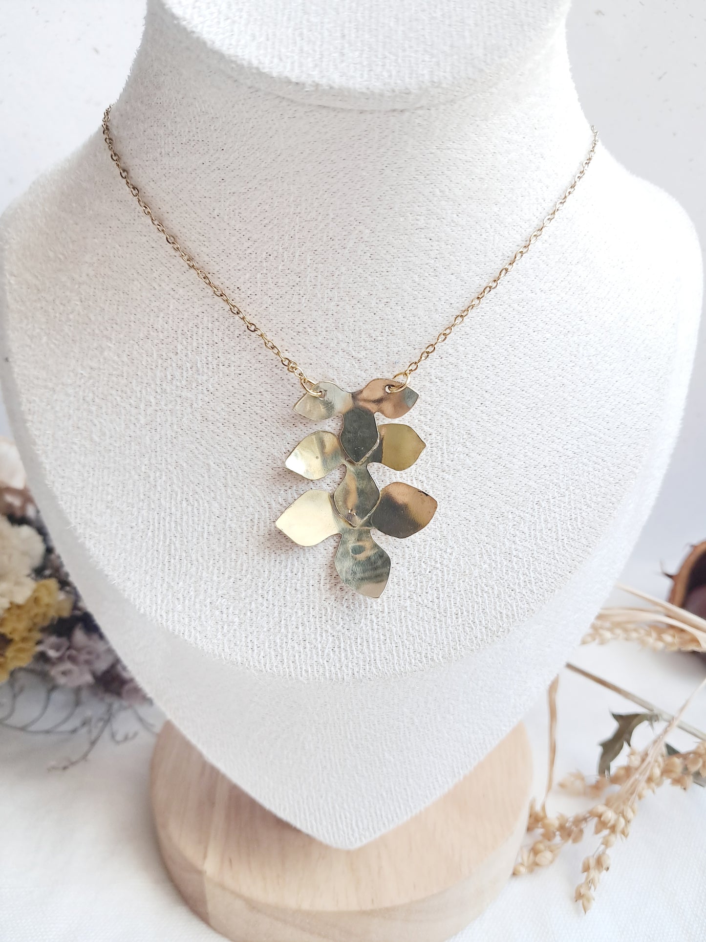 Collier inspiration fleur d'hortensia en laiton