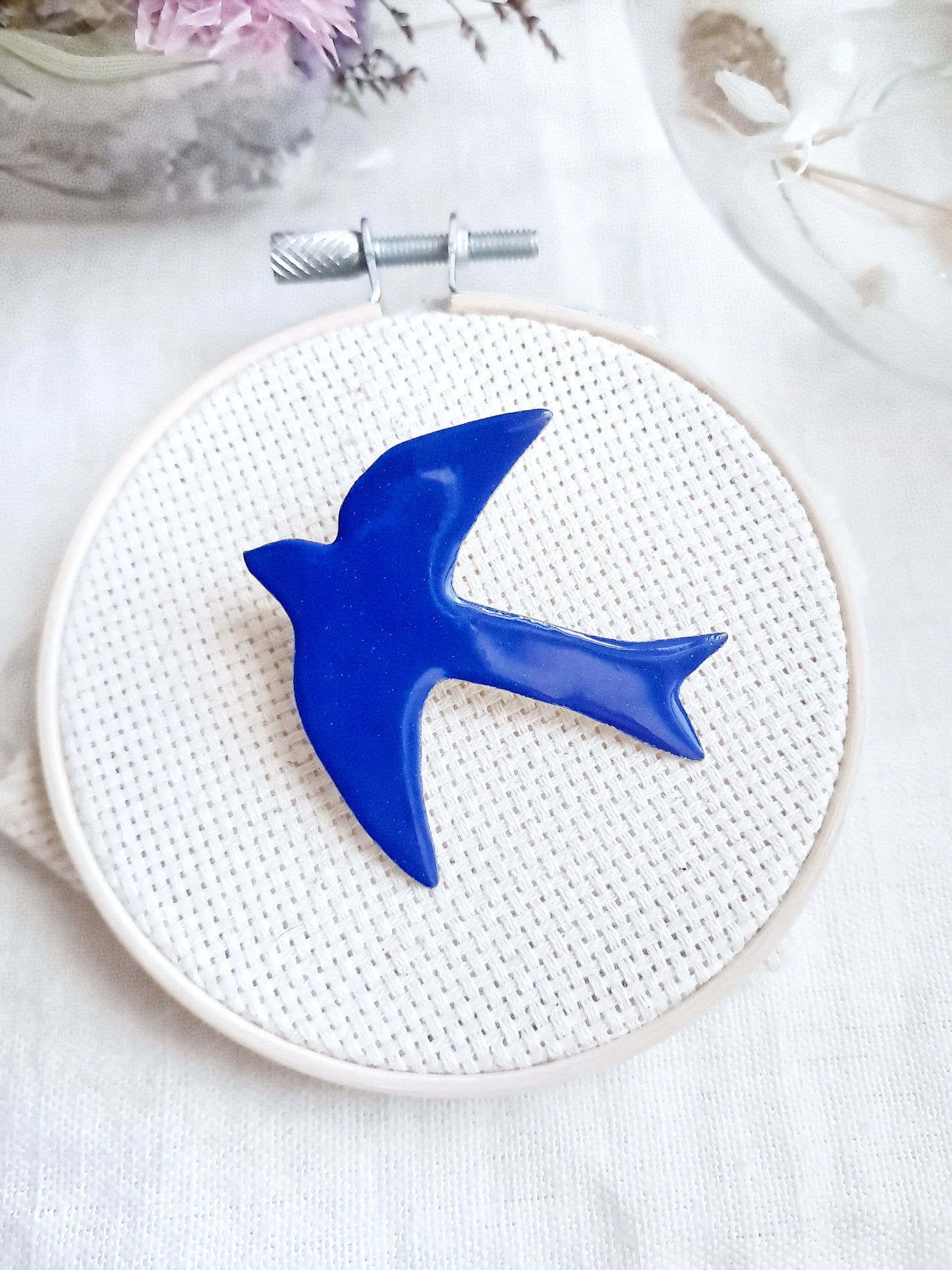 Pin's oiseau bleu de Matisse en laiton et émail