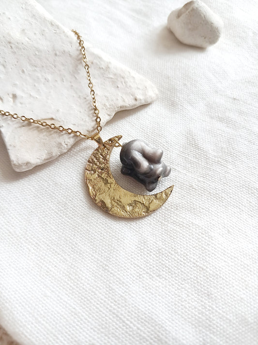 Collier lapin dans la lune en obsidienne argentée