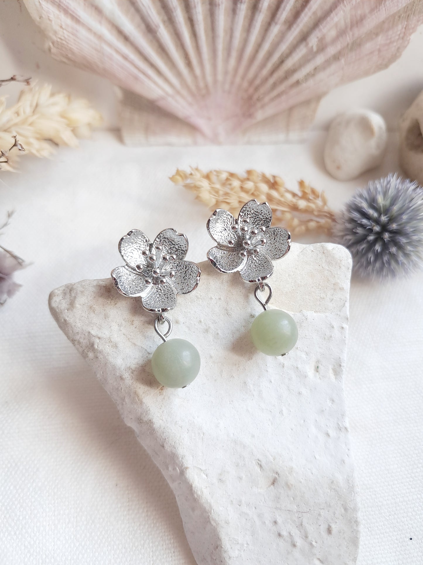 Boucles d'oreilles fleurs de cerisier et jade vert 