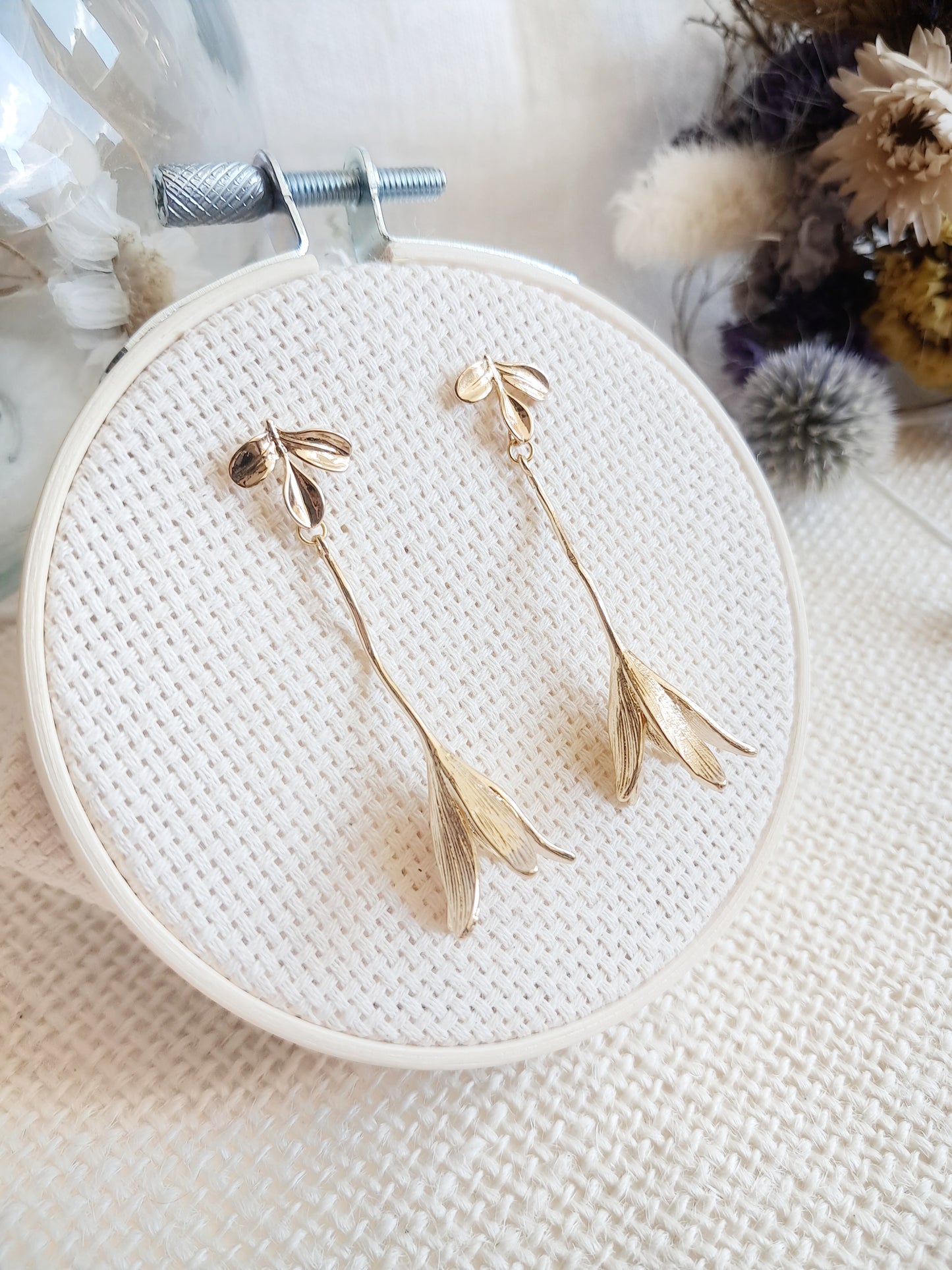 Boucles d'oreilles pendantes tiges de fleurs