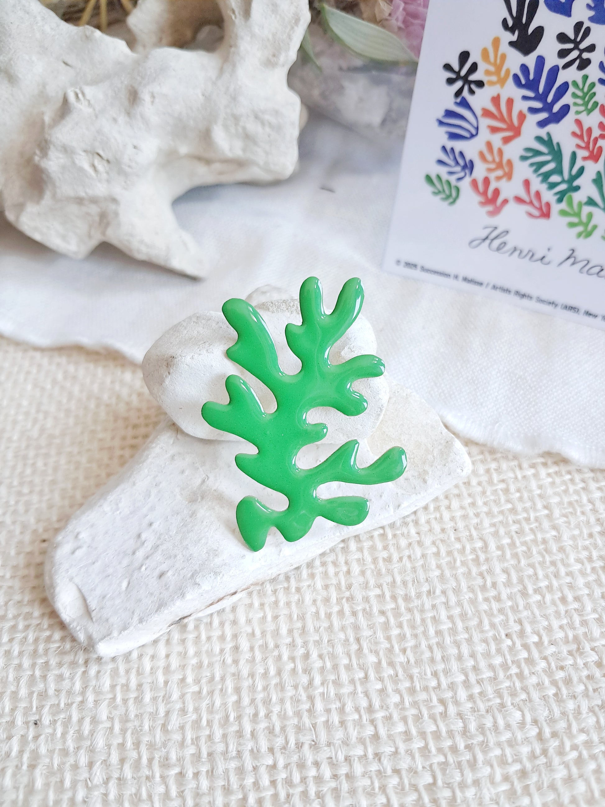 Pin's algue corail vert inspiré de Matisse