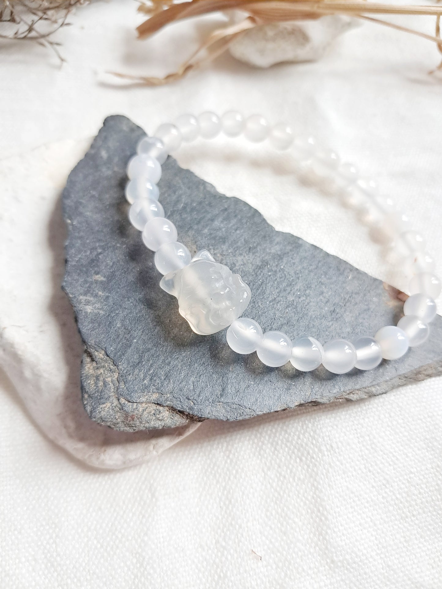 Bracelet renard à neuf queues en agate blanche