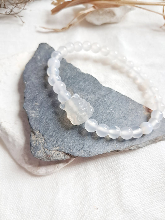 Bracelet renard à neuf queues en agate blanche