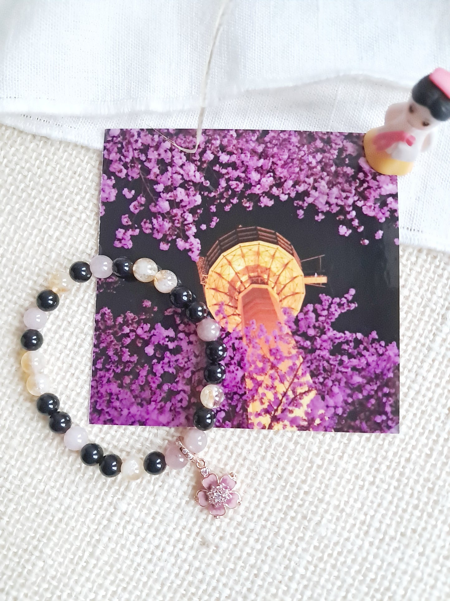 Bracelet N Seoul Tower (엔 서울타워) avec sa breloque fleur de cerisier en argent 925