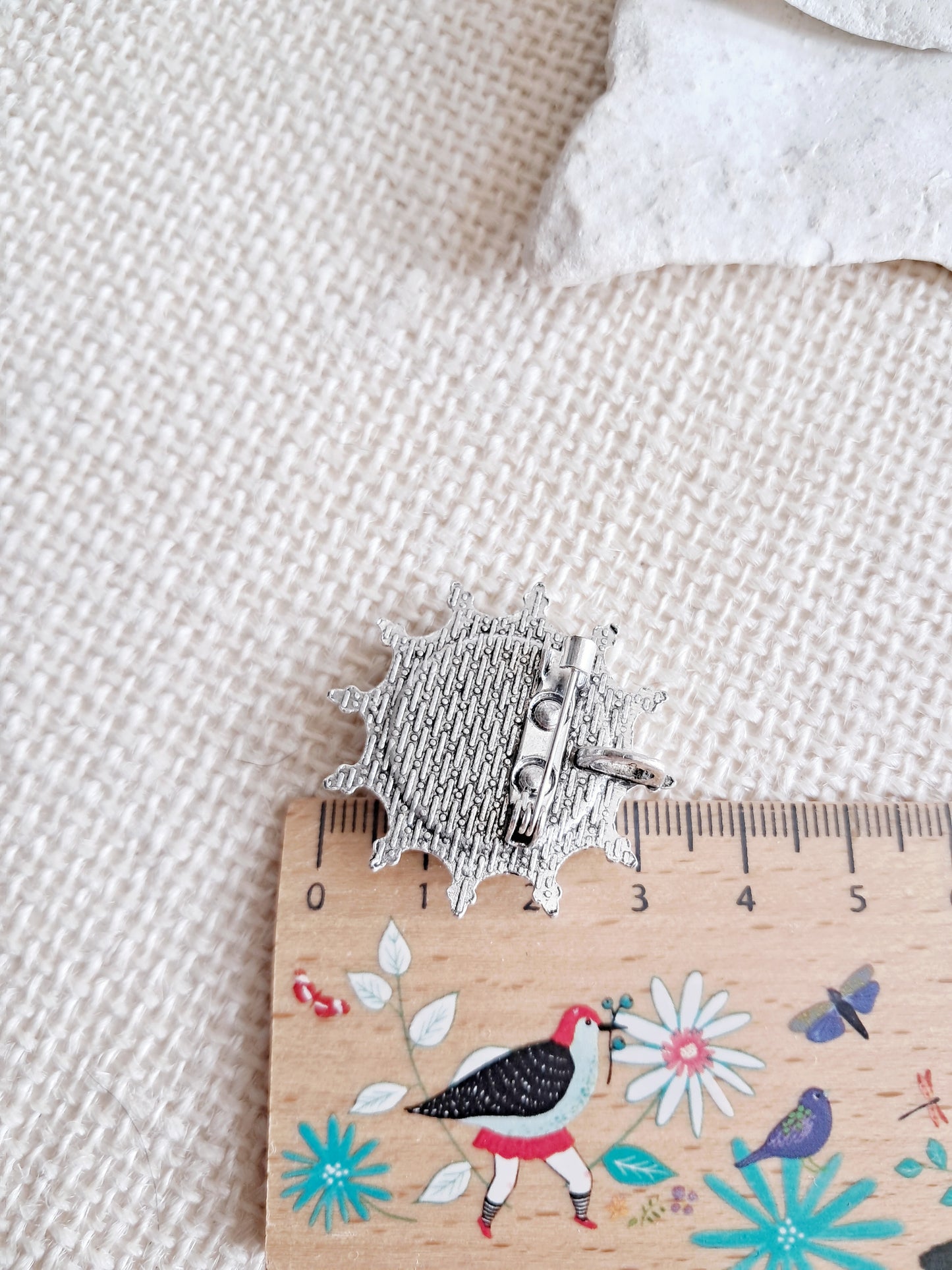 Broche oiseau chardonneret style gothique médiéval