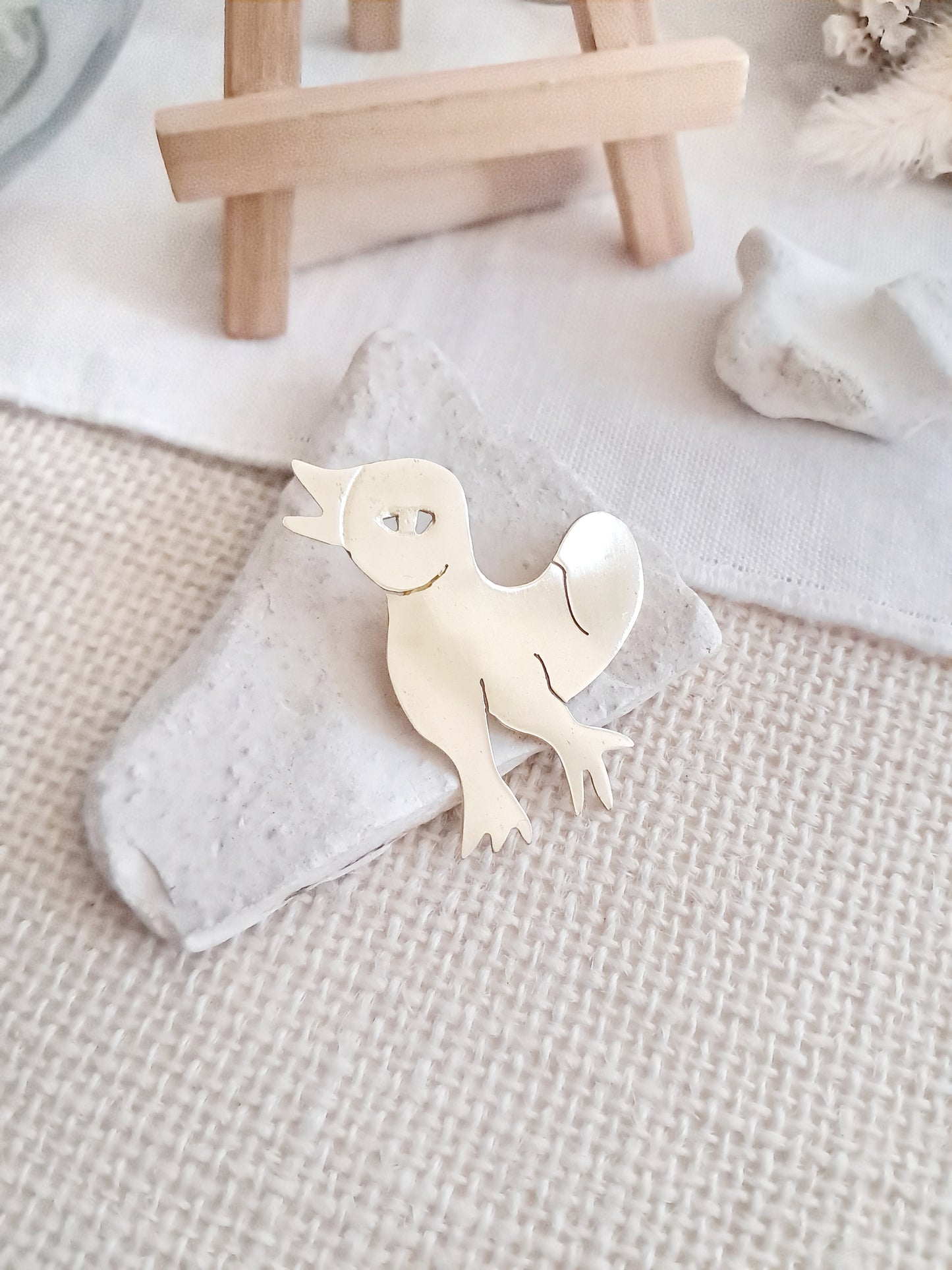 Pin's oiseau en laiton inspiré de Chagall