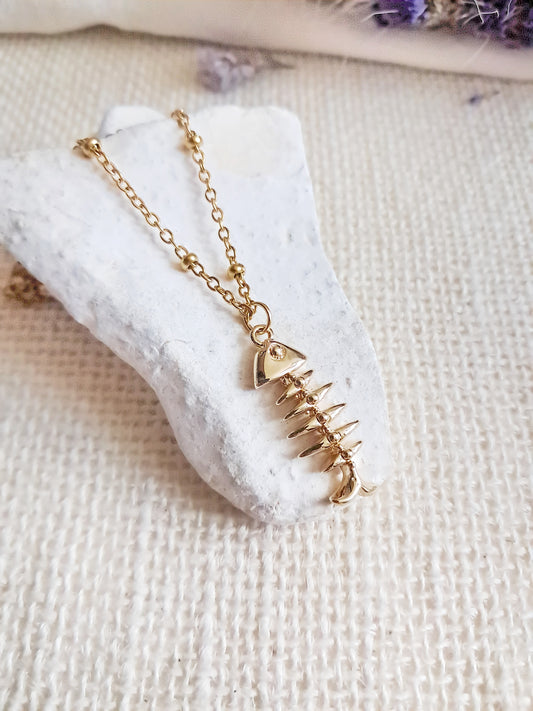 Collier arrêtes de poisson articulé