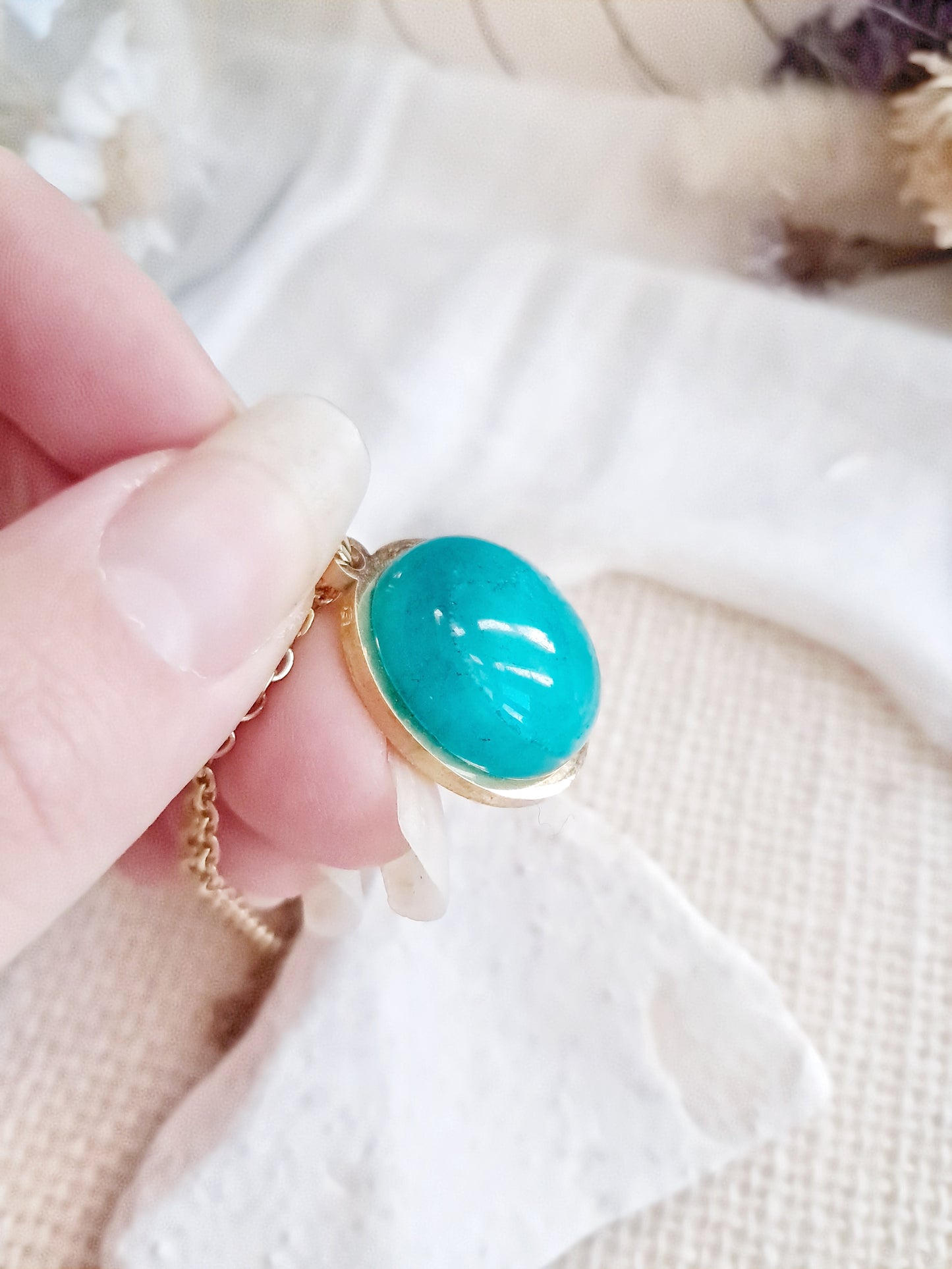 Collier en calcédoine et acier inoxydable doré