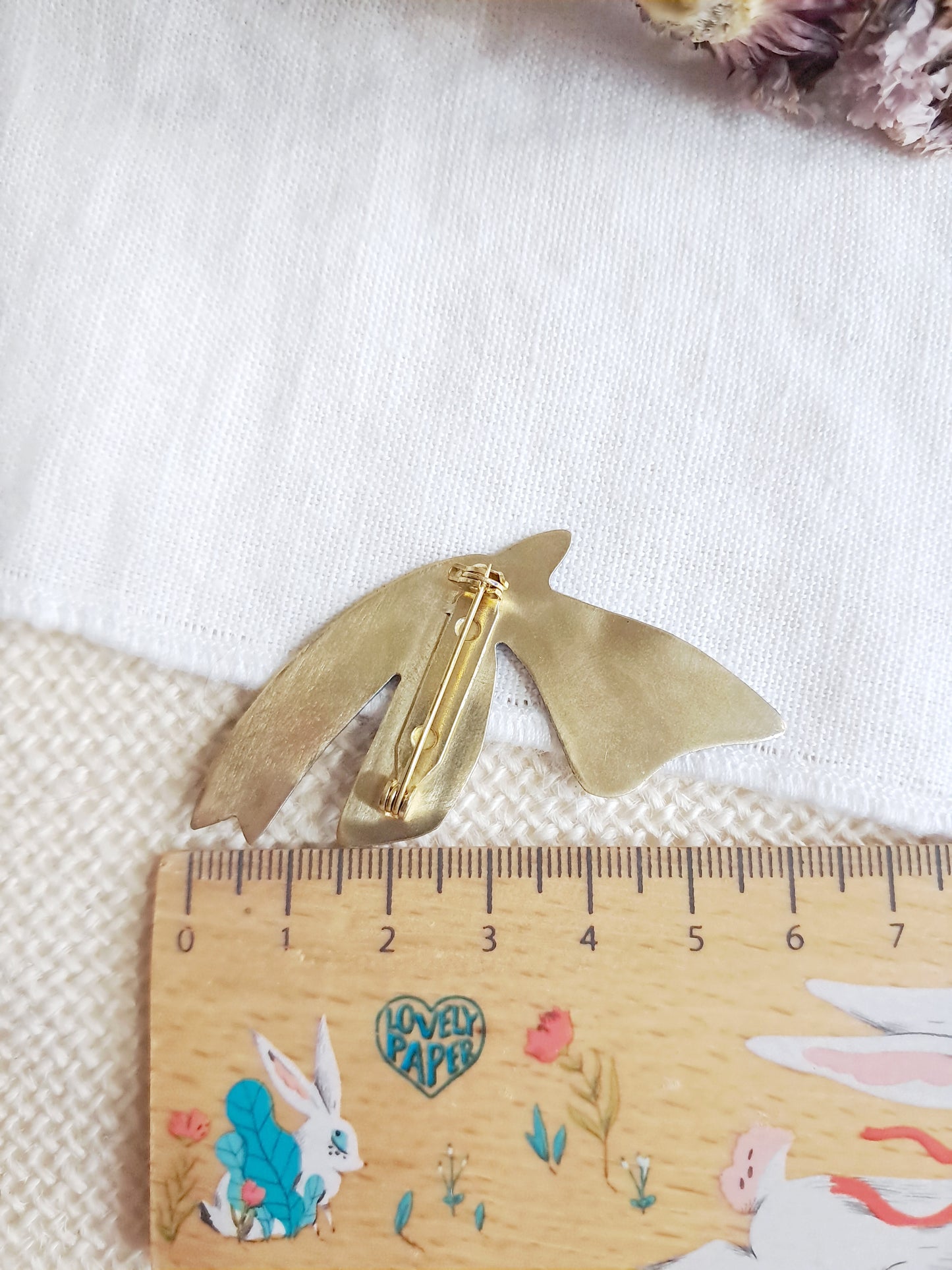 Broche oiseau bleu de Matisse en laiton et émail